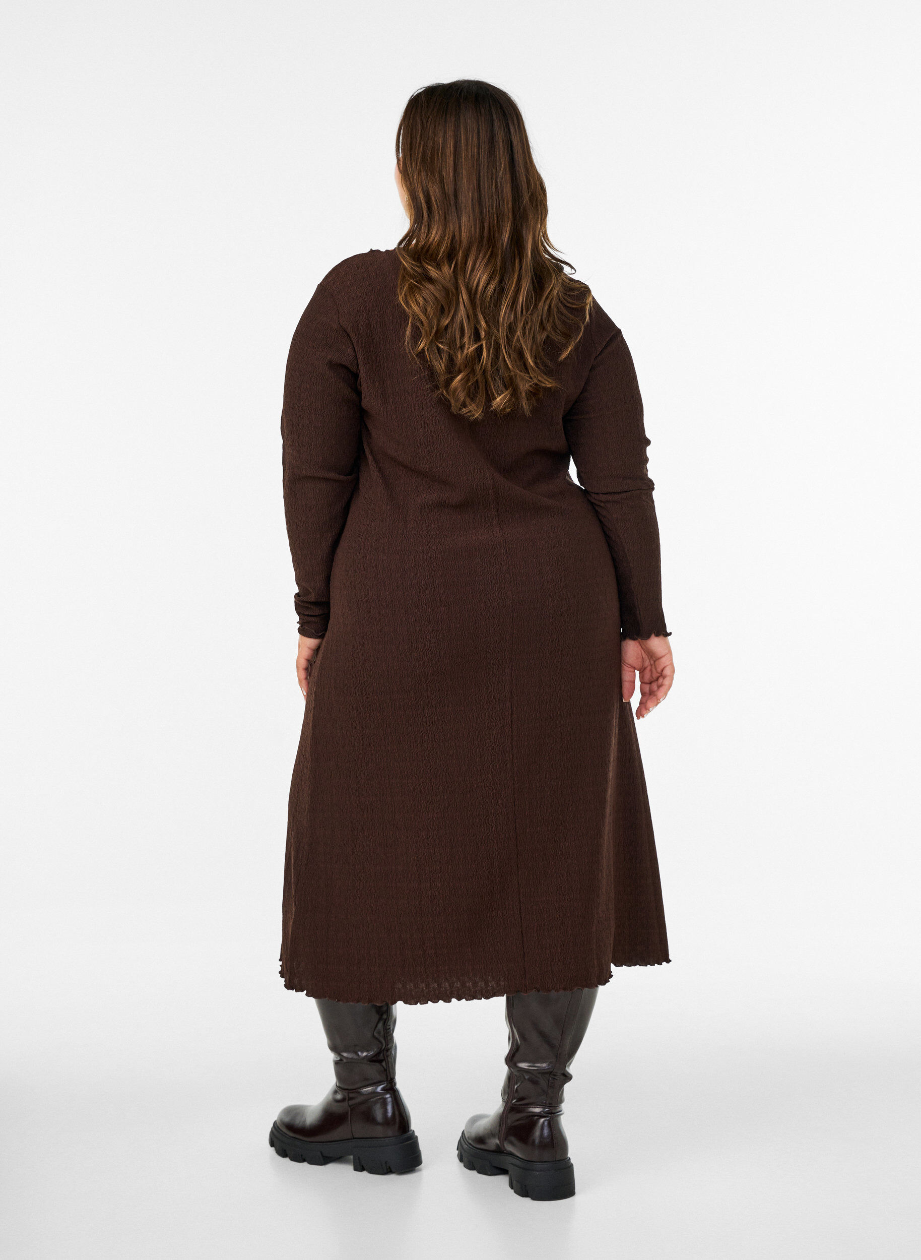 ZizziRobe midi avec une texture ondul&eacute;e et des manches longues, Marron, Model image number 2