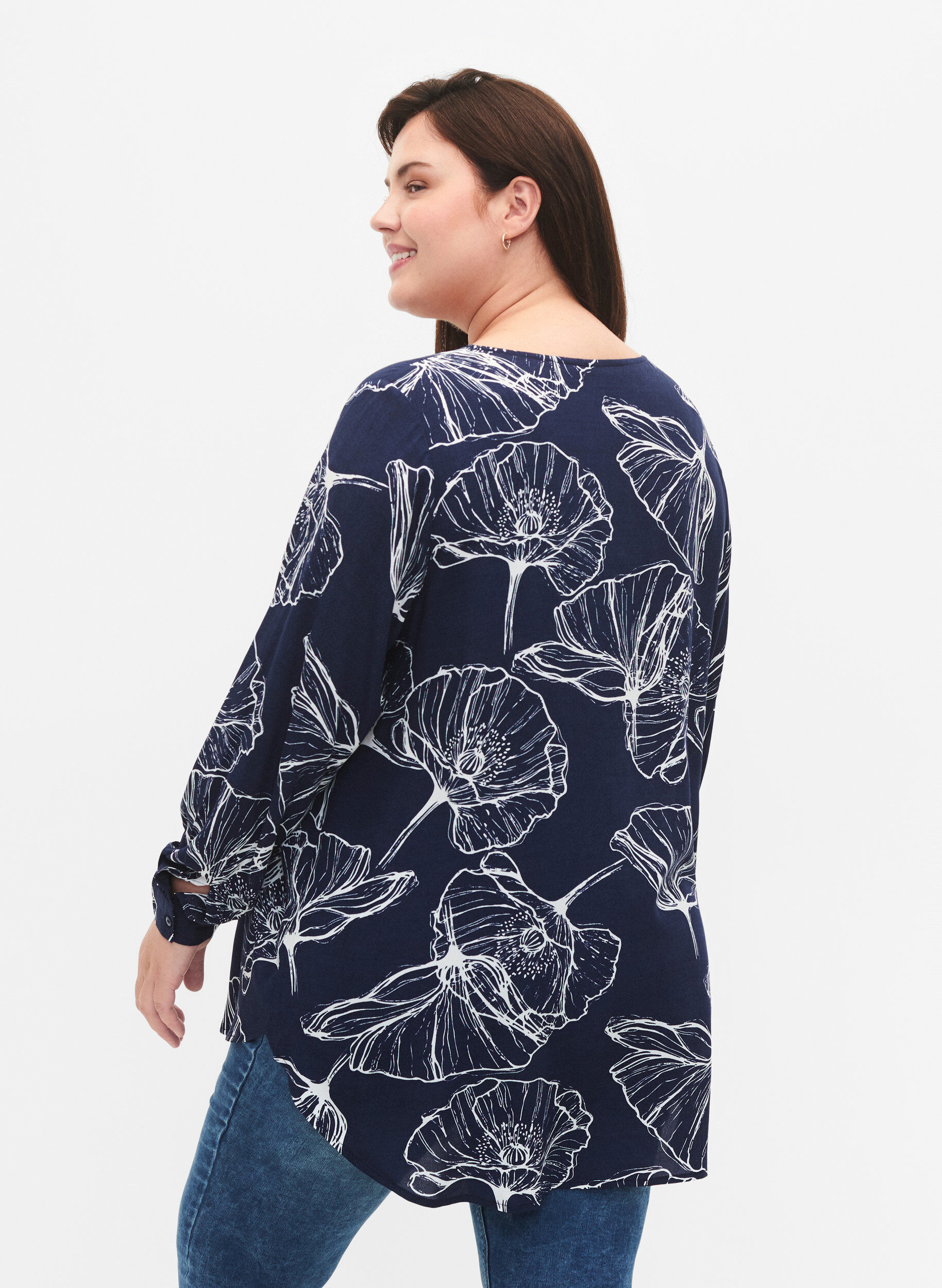 Zizzi Chemise &agrave; manches longues en viscose avec imprim&eacute; floral, Navy B./Big Fl.AOP, Model image number 1