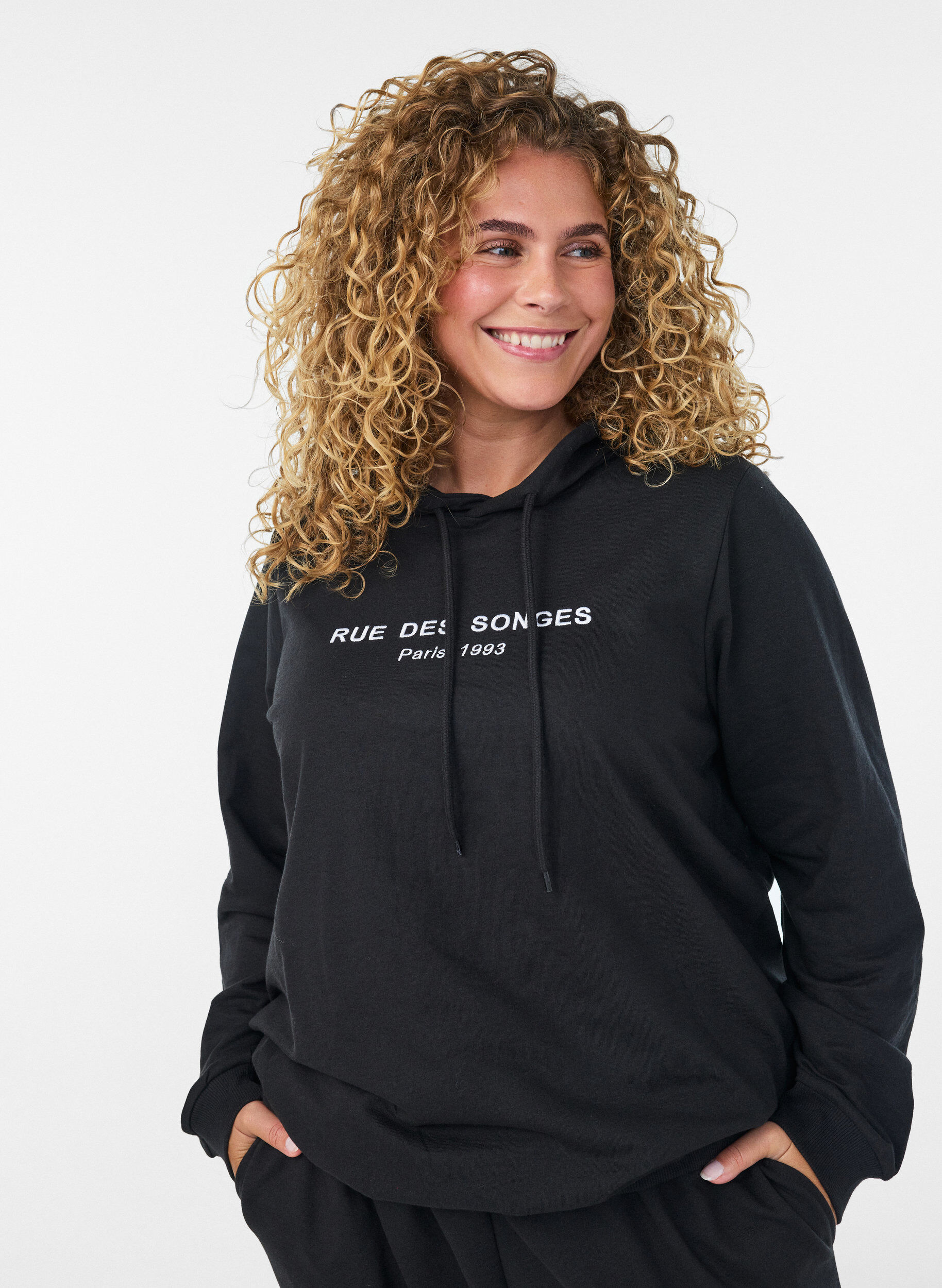 Sweat &agrave; capuche avec imprim&eacute;, Noir, Model