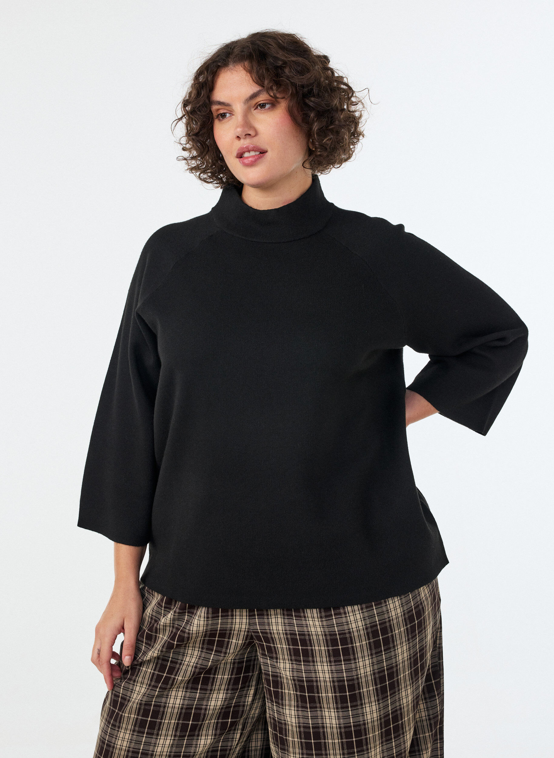 ZizziBlouse en maille en m&eacute;lange de viscose &agrave; col roul&eacute;, Noir, Model image number 0