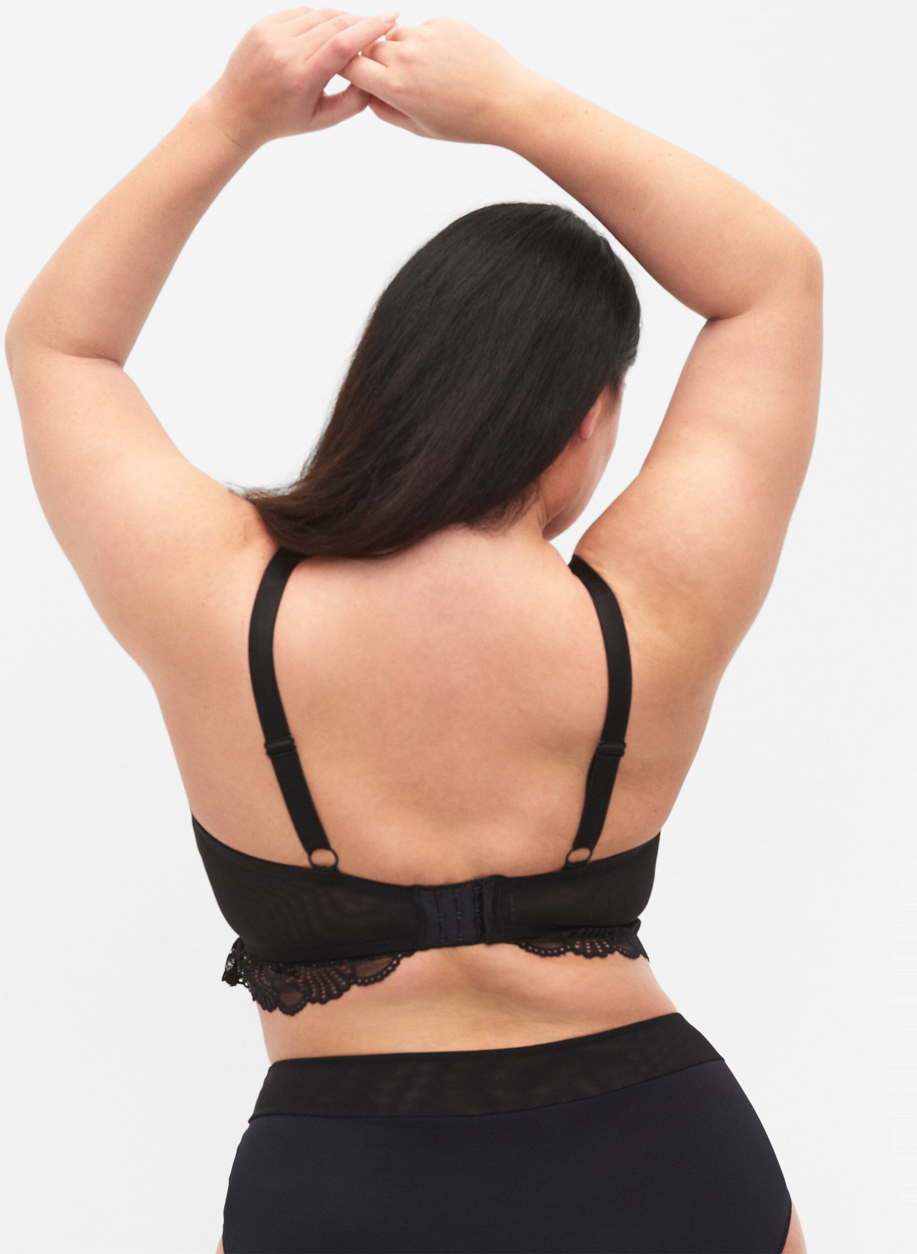 Zizzi Soutien-gorge avec dentelle et bonnets rembourr&eacute;s, Black, Model image number 1
