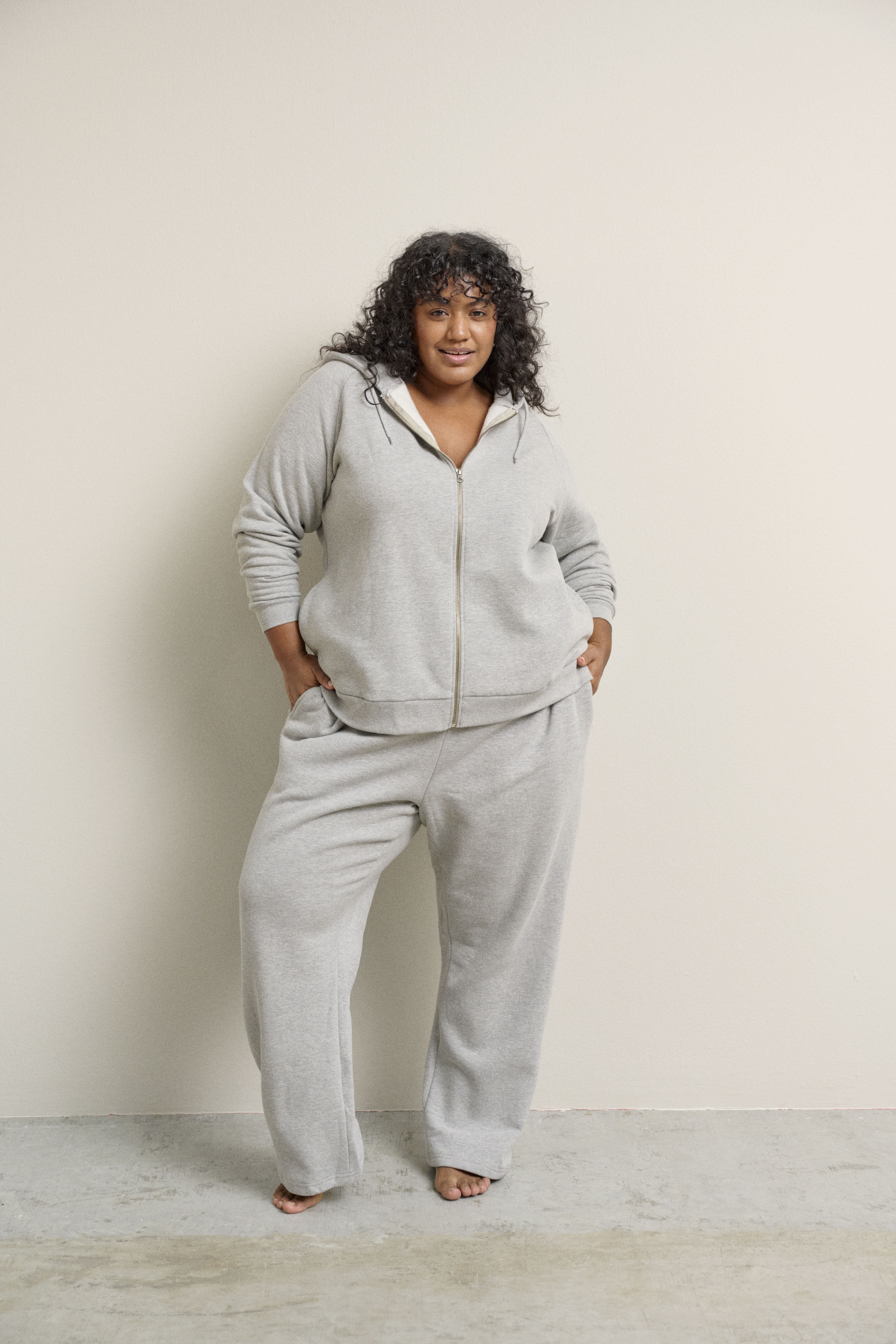 Zizzi Ensemble gris avec sweat &agrave; capuche, , Model