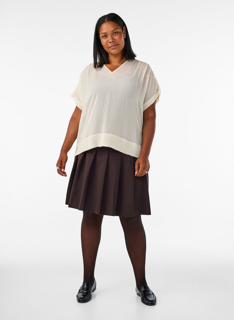 Blouse en seersucker avec col en V, Beige, Model image number 1