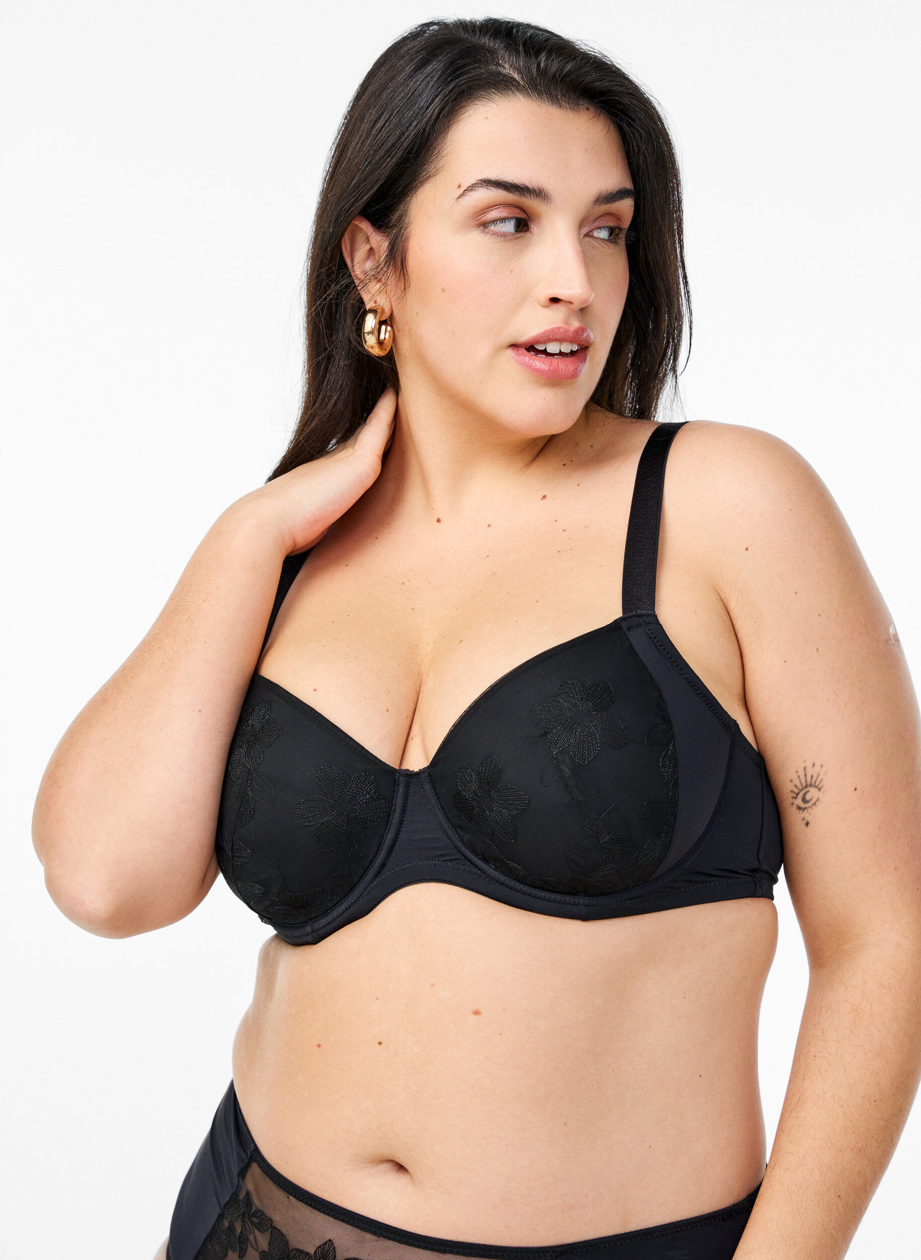 Zizzi Soutien-gorge rembourr&eacute; avec broderie florale, Noir, Model image number 2