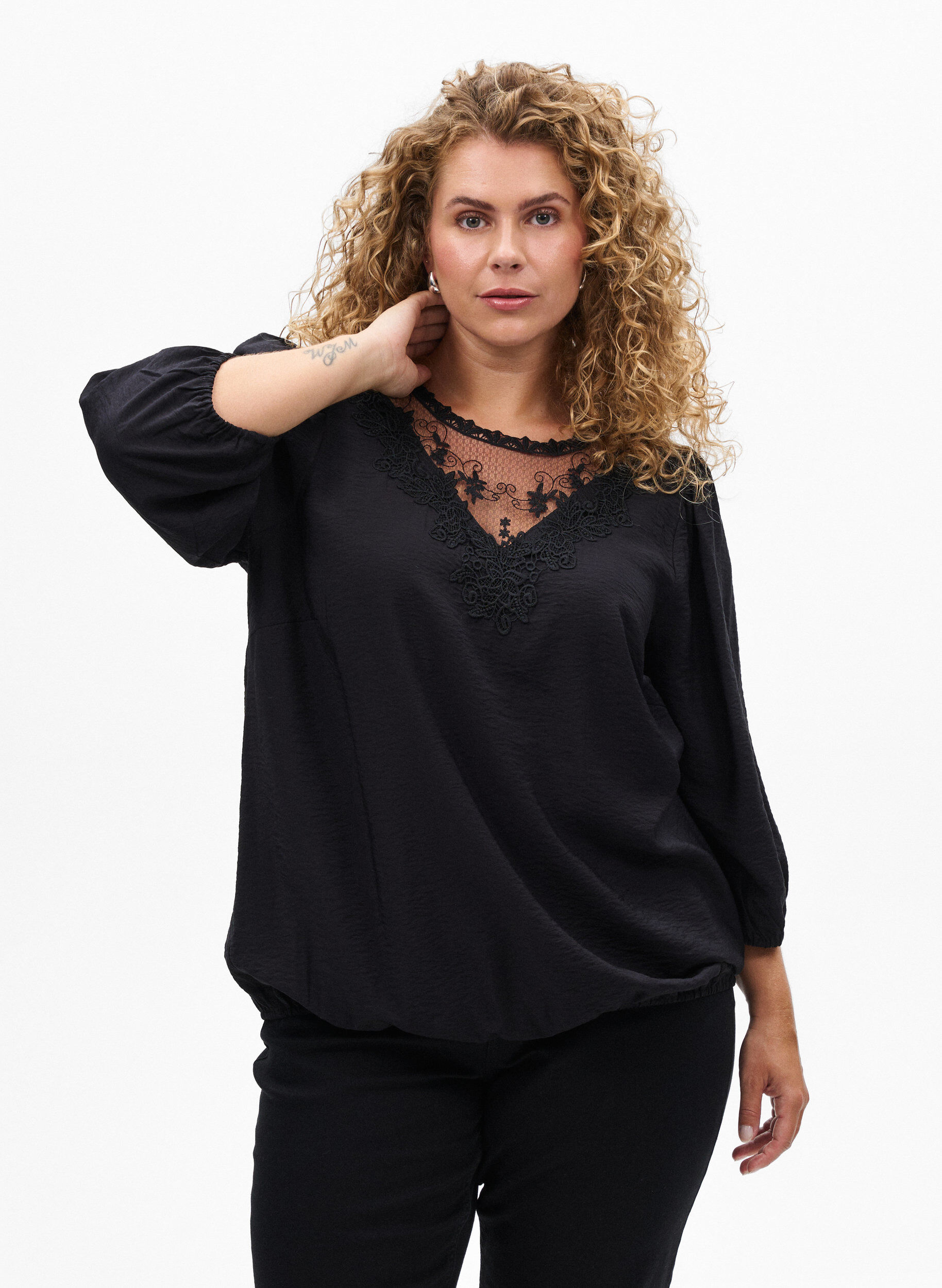 ZizziBlouse avec manches 3/4 et d&eacute;tails en dentelle, Noir, Model image number 0