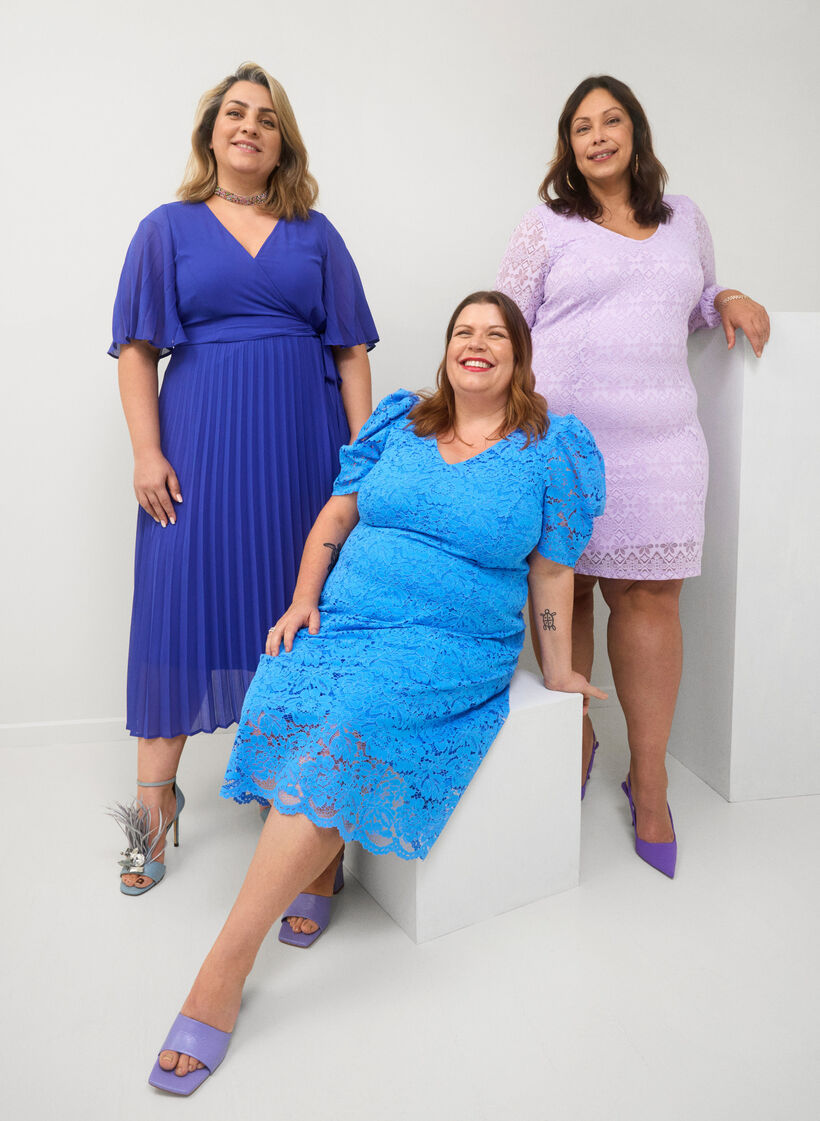 Robe en dentelle avec découpe en V et manches longues, Pastel Lilac, Image image number 0