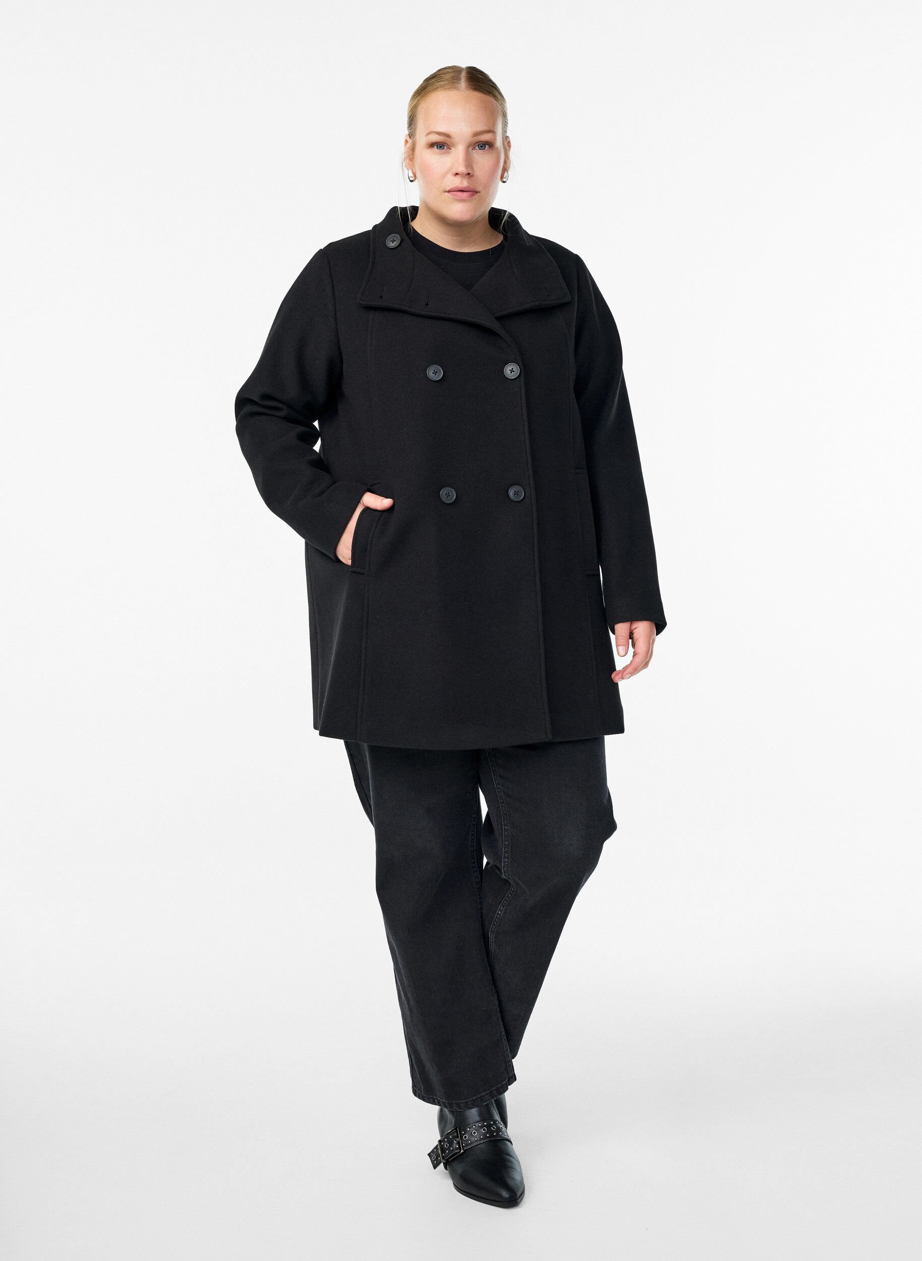 Zizzi Manteau court &agrave; la coupe &eacute;vas&eacute;e, Noir, Model image number 1