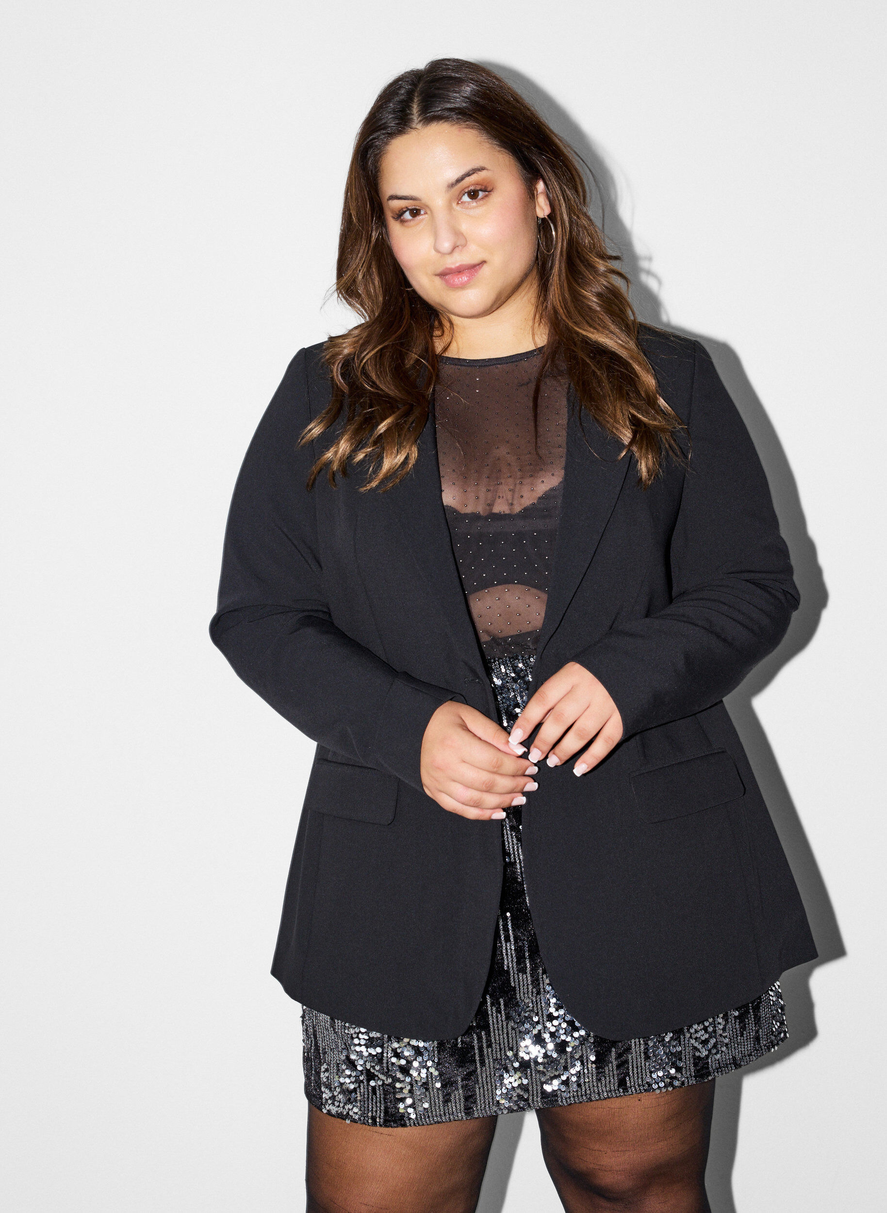 Blazer avec fente au dos et d&eacute;tail &agrave; nouer, Noir, Model