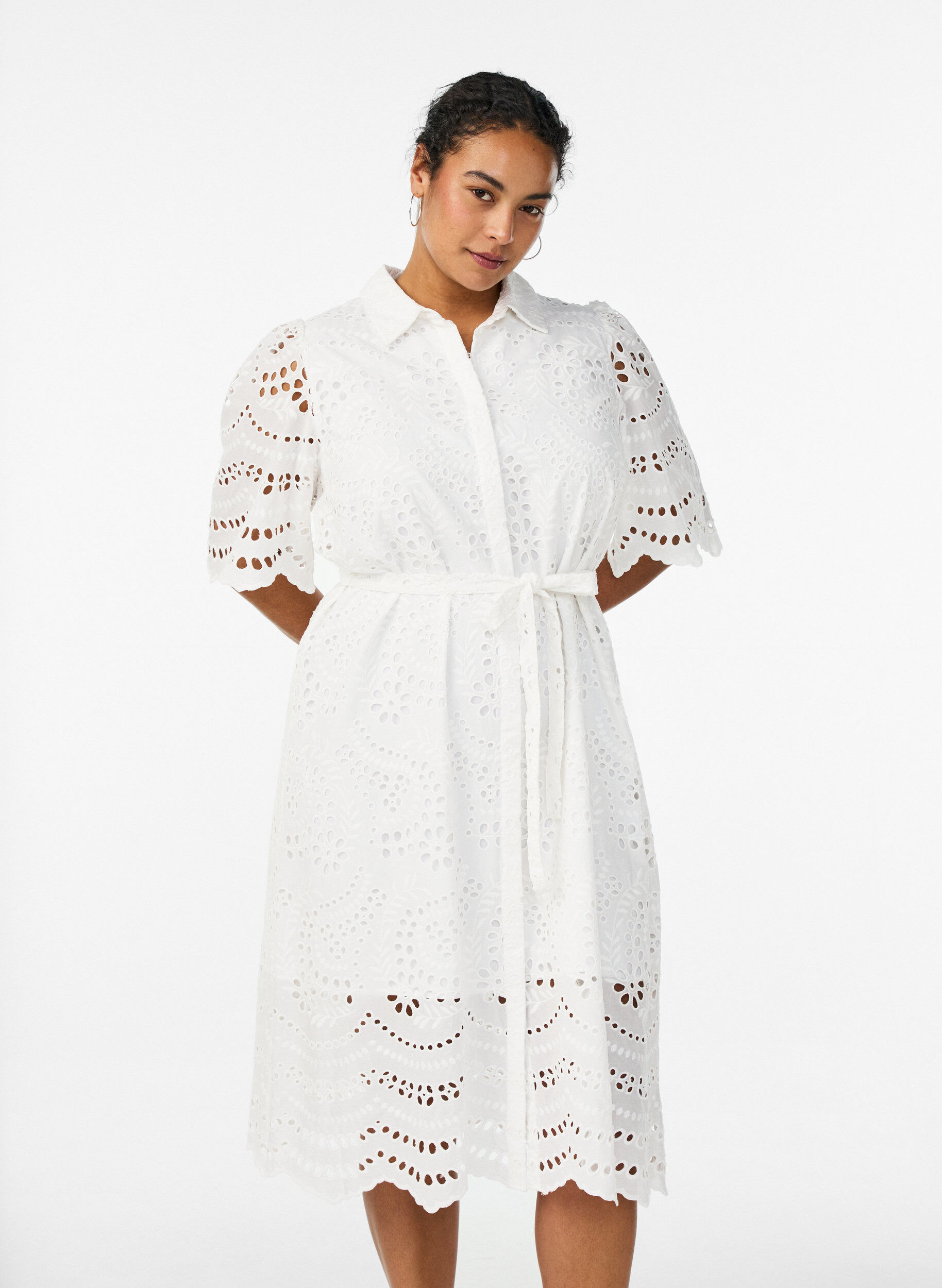 Robe chemise en broderie anglaise avec une ceinture &agrave; nouer, Blanc, Model
