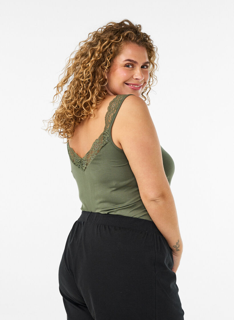 Top en viscose avec bord en dentelle, Vert, Model image number 2