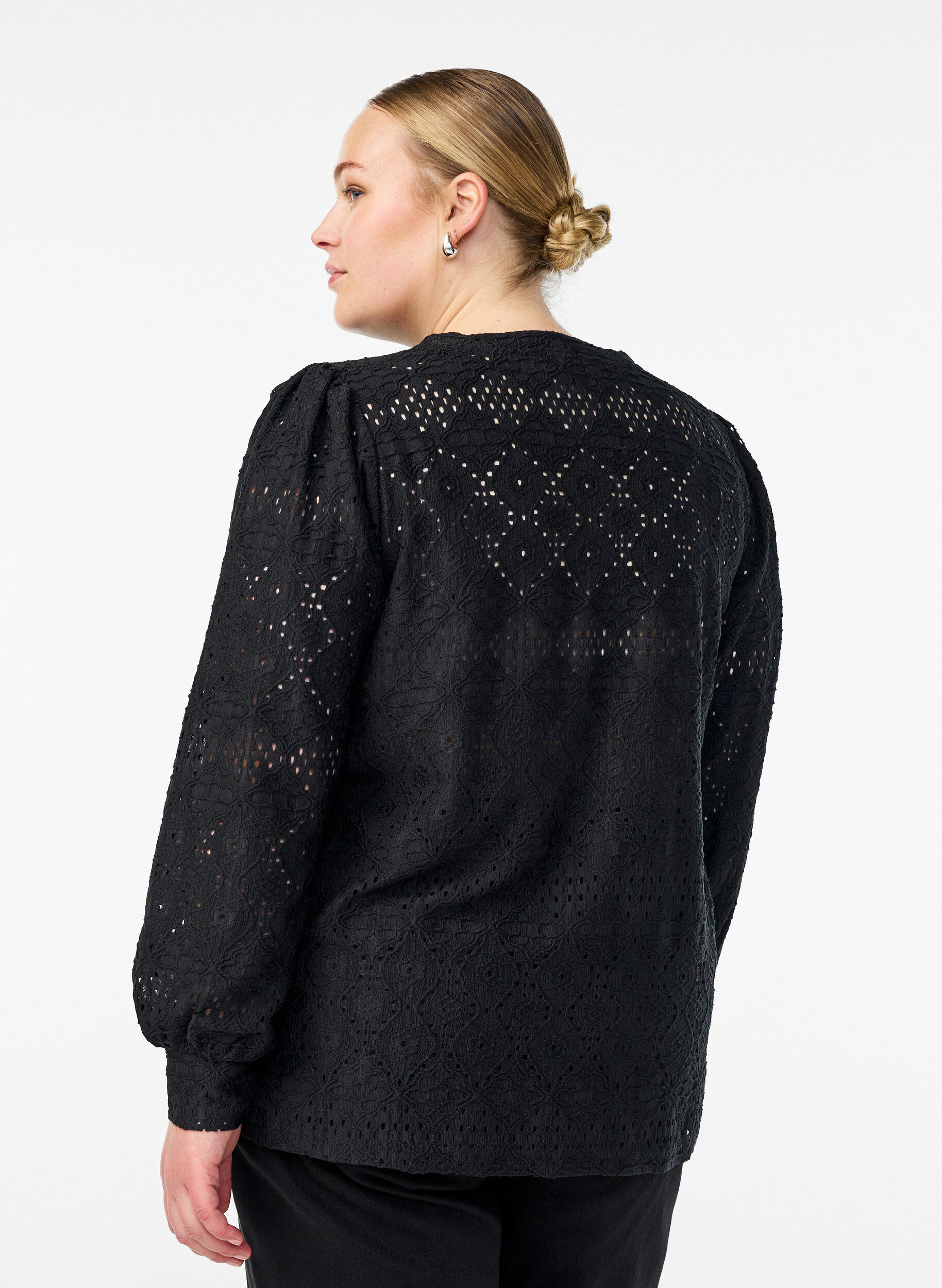 Zizzi Blouse &agrave; manches longues avec broderie ajour&eacute;e, Noir, Model image number 2