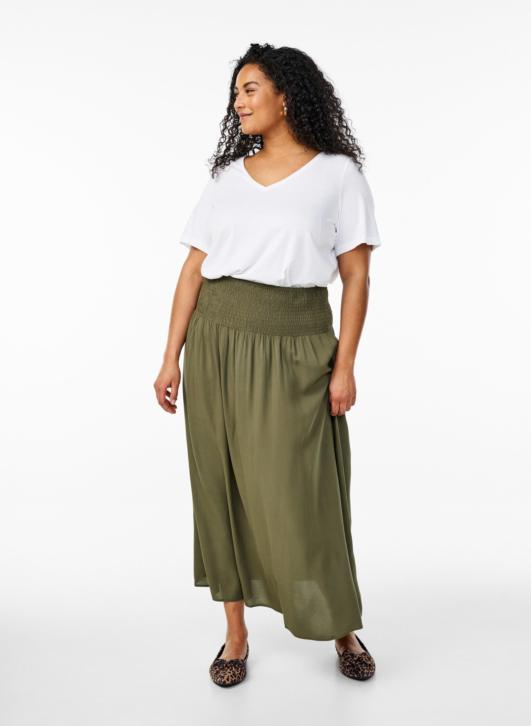 Zizzi FLASH - Jupe longue en viscose avec smocks, Vert, Model image number 0