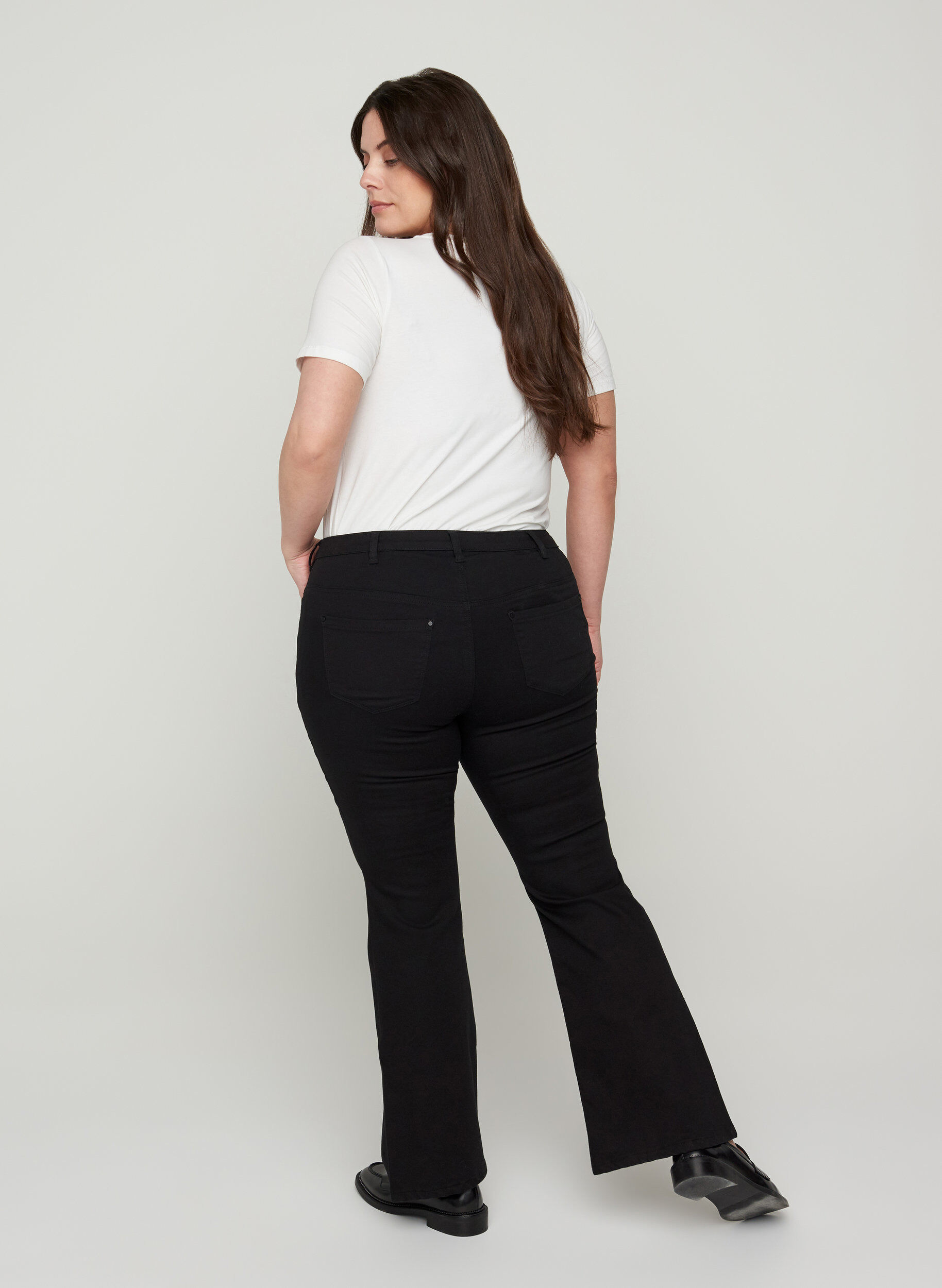 Zizzi Jean bootcut Ellen taille haute, Black, Model image number 1
