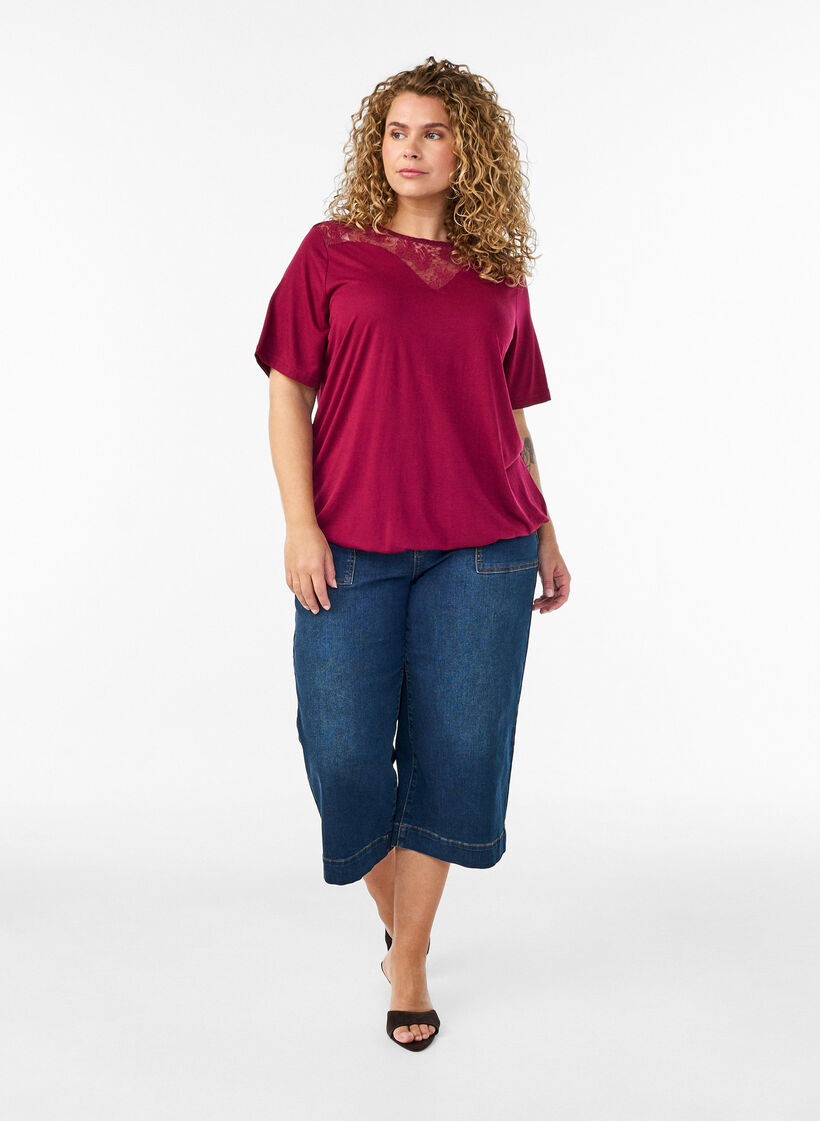 Blouse avec empi&egrave;cement en dentelle et manches ballon, Rouge, Model image number 1