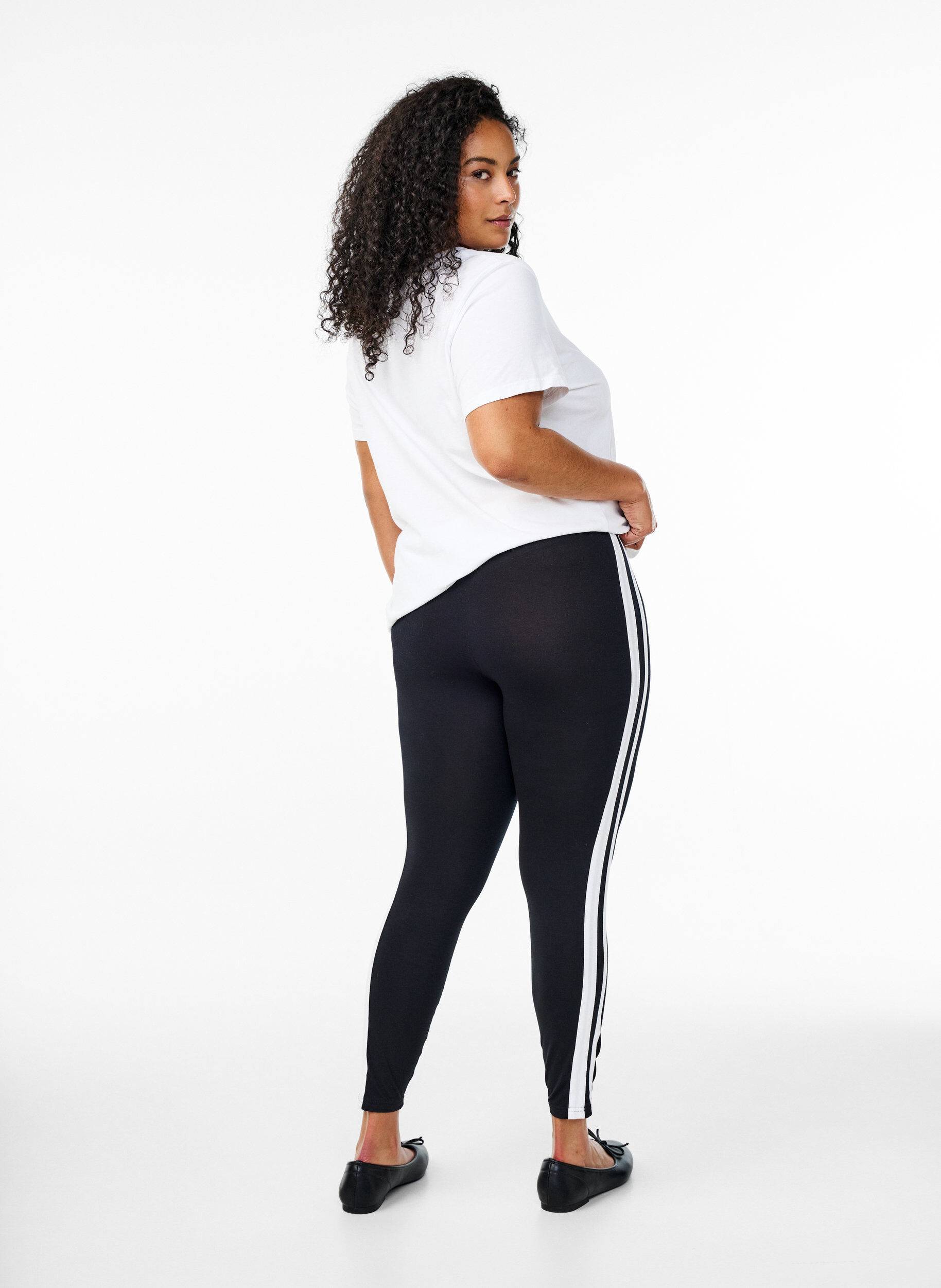 Zizzi Leggings en viscose avec rayures lat&eacute;rales, Black W. Stripe, Model image number 1