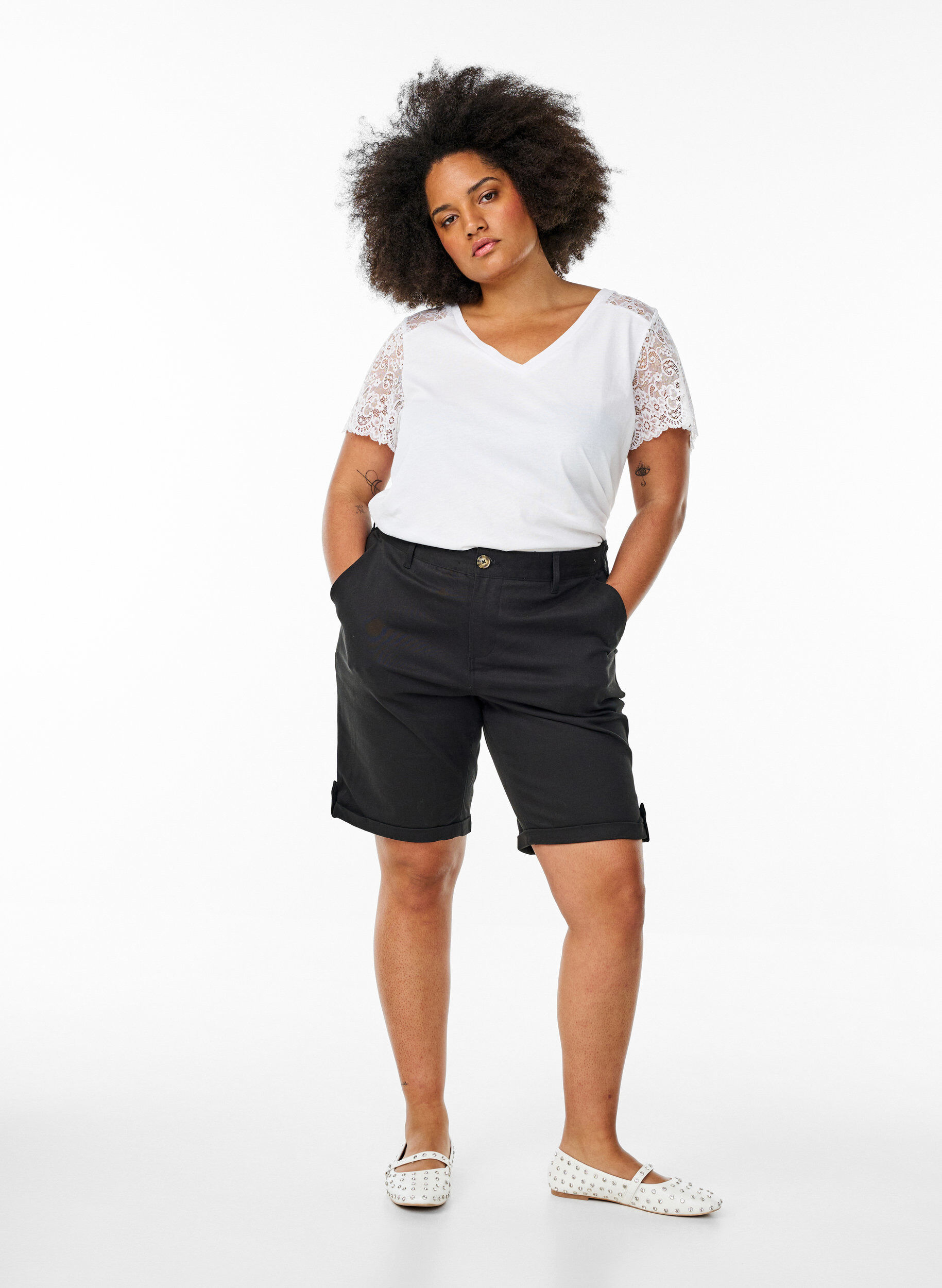 Zizzi T-shirt en coton avec manches courtes en dentelle, Blanc, Model image number 1