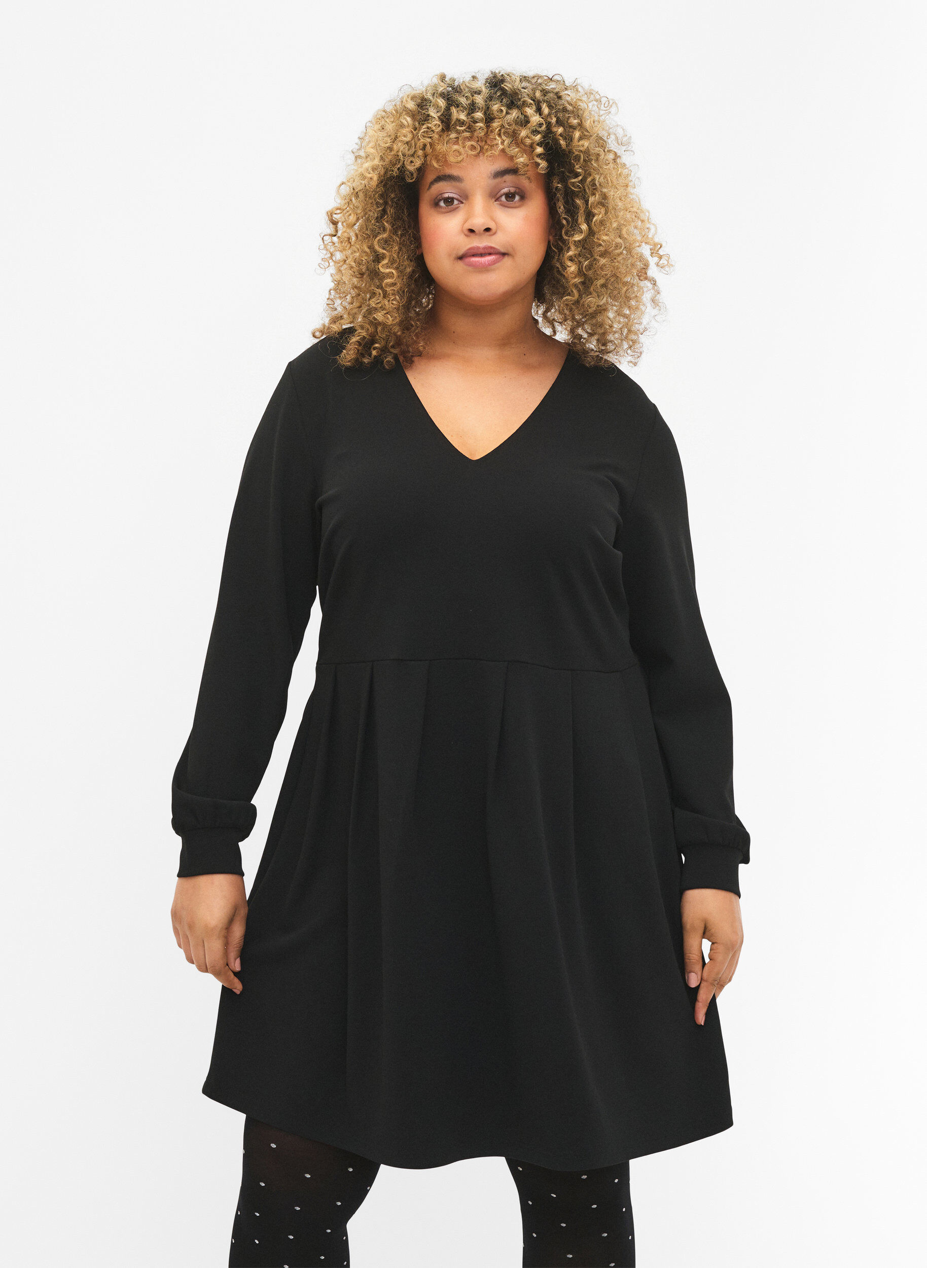 Zizzi Robe forme A avec d&eacute;collet&eacute; en V, Black, Model image number 0