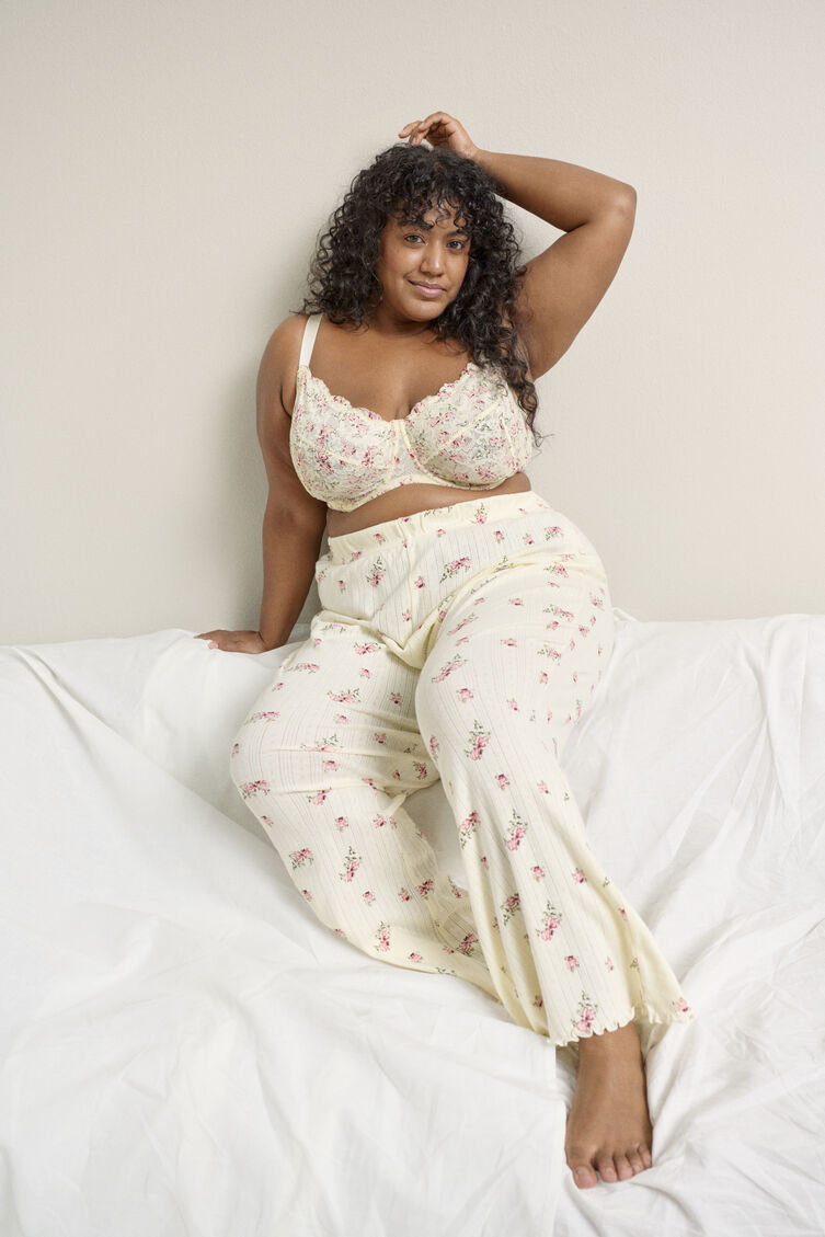 Dentelles et fleurs, , Model