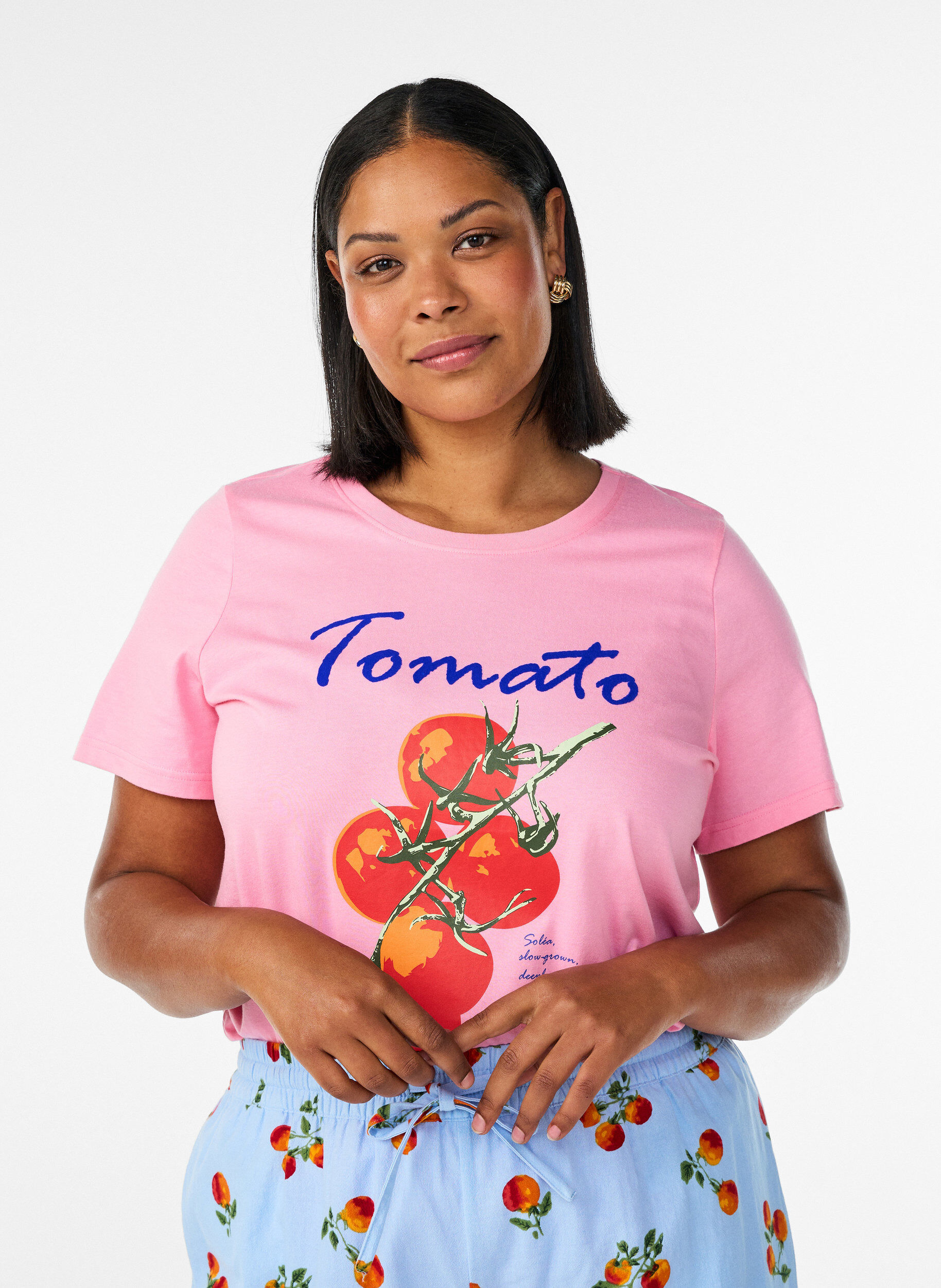 T-shirt en coton bio avec imprim&eacute; tomates, Rose, Model