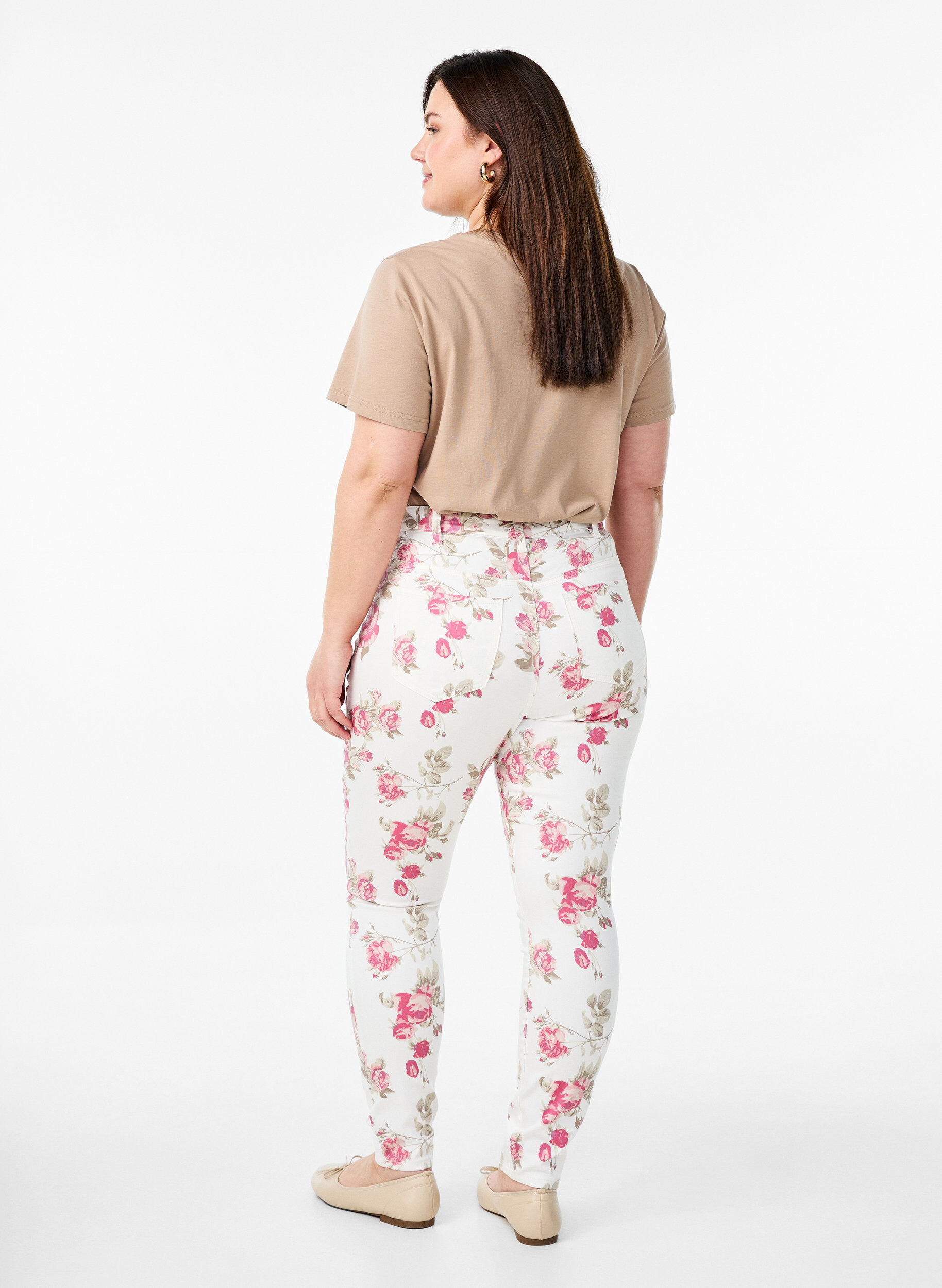 Zizzi Jean Amy super slim avec un imprim&eacute; floral, Vanille, Model image number 1