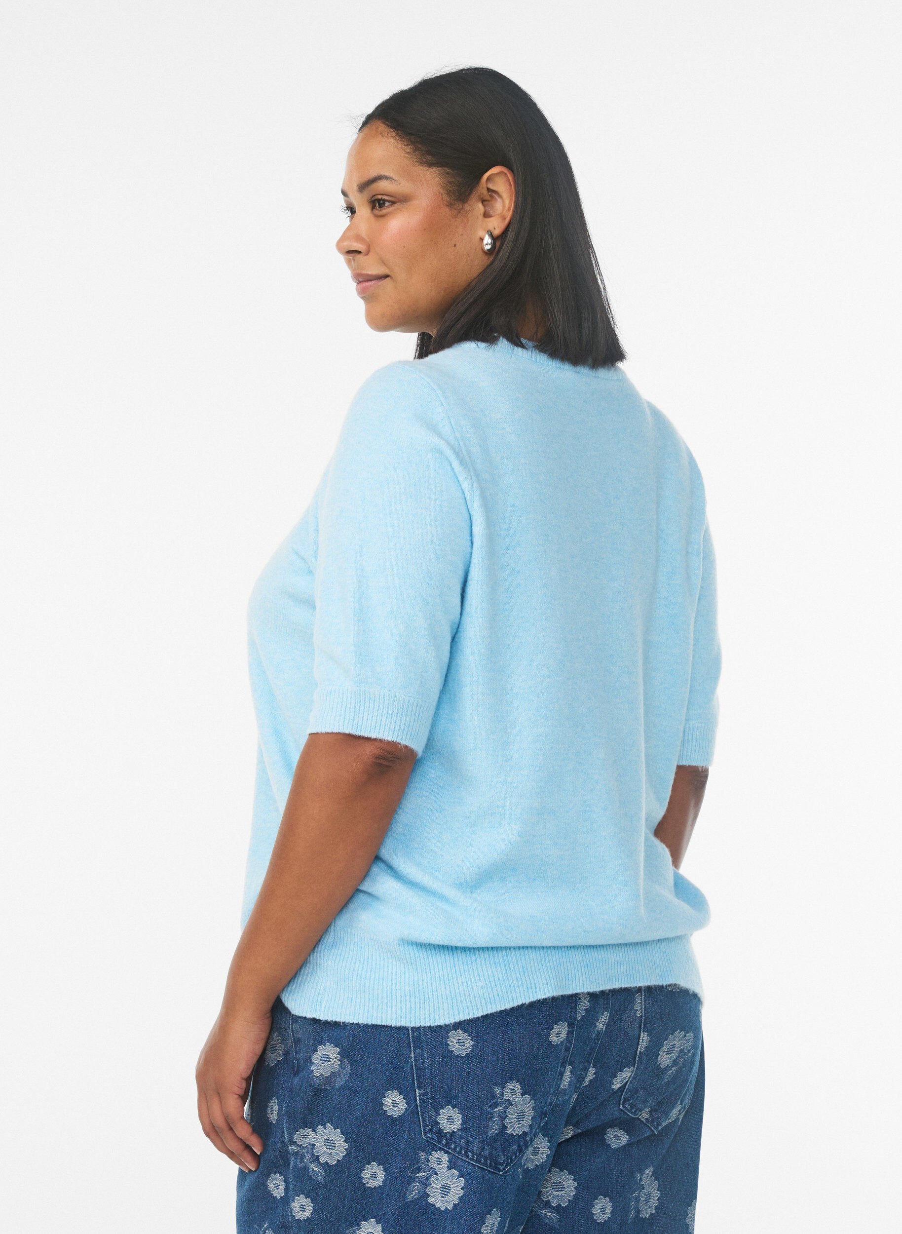 Zizzi Blouse en maille avec manches courtes, Bleu Clair, Model image number 2
