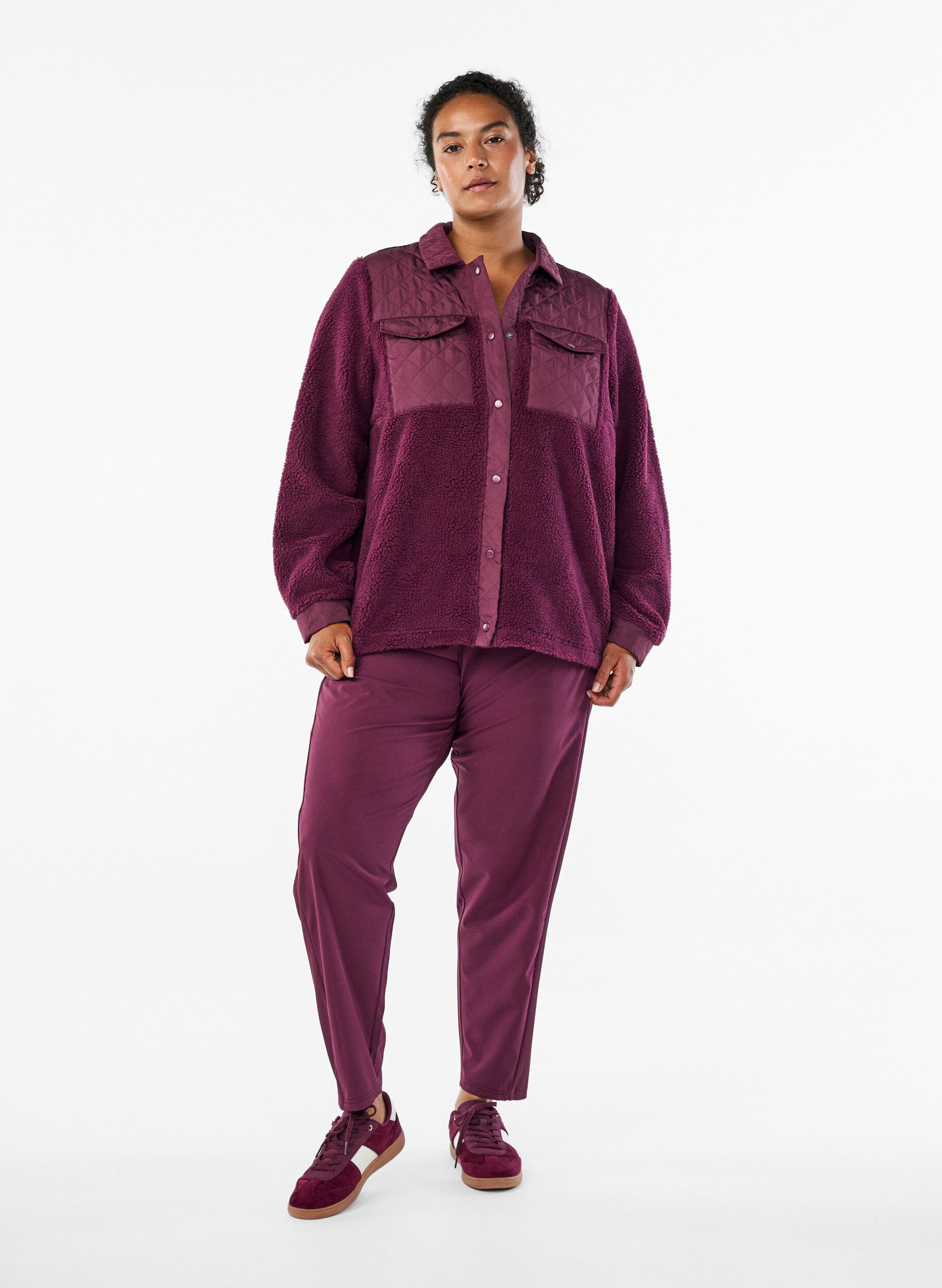 Pantalon d&rsquo;entra&icirc;nement l&eacute;ger dot&eacute; de poches, Bordeaux, Model