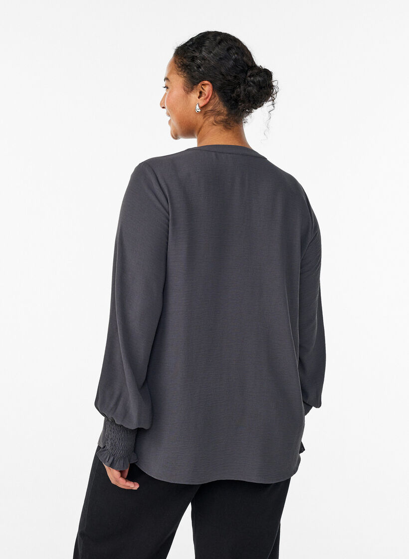Blouse avec poignets smock&eacute;s et col en V, Gris anthracite, Model image number 2