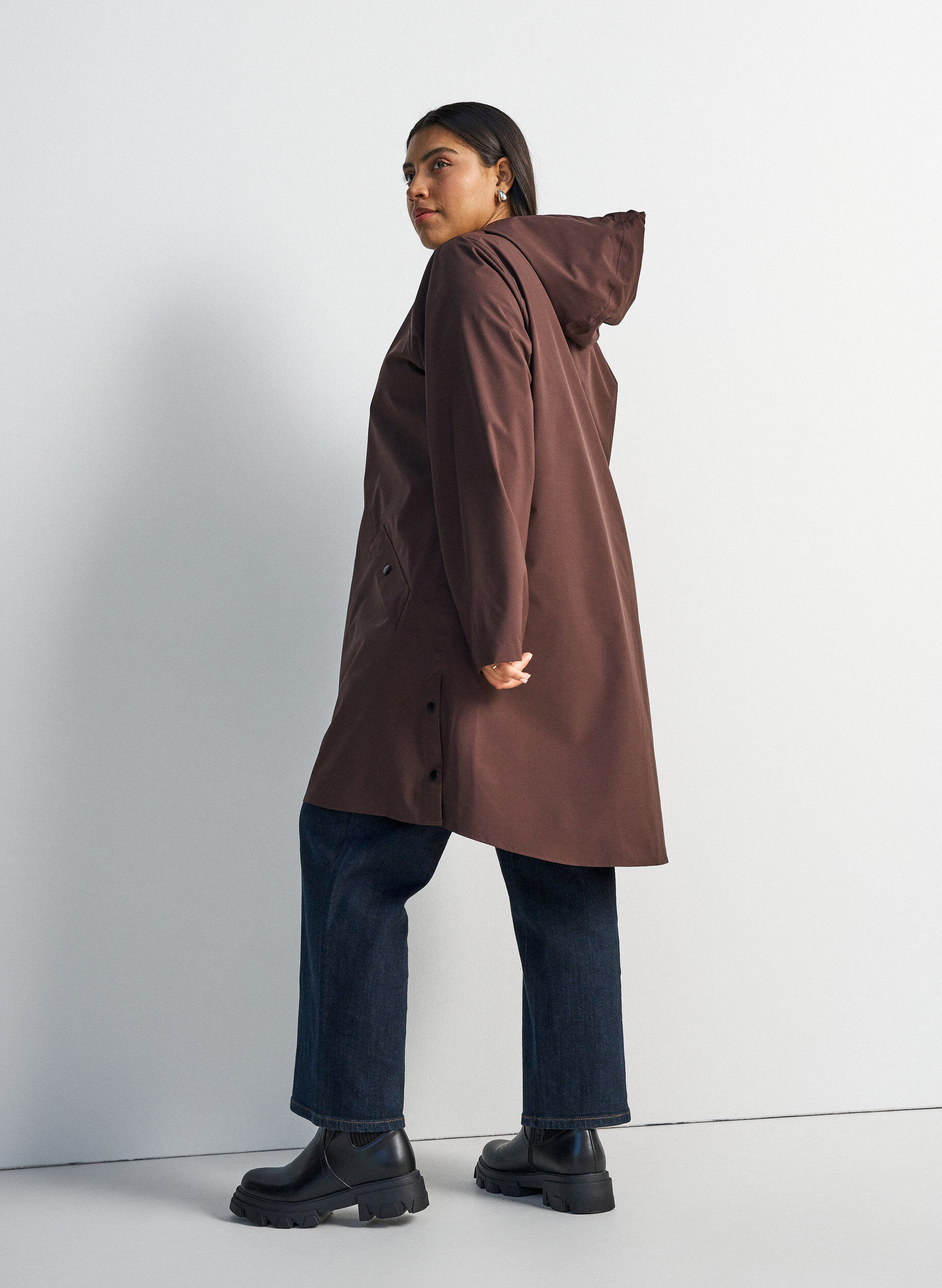 ZizziImperm&eacute;able avec poches et capuche, Marron, Model image number 2