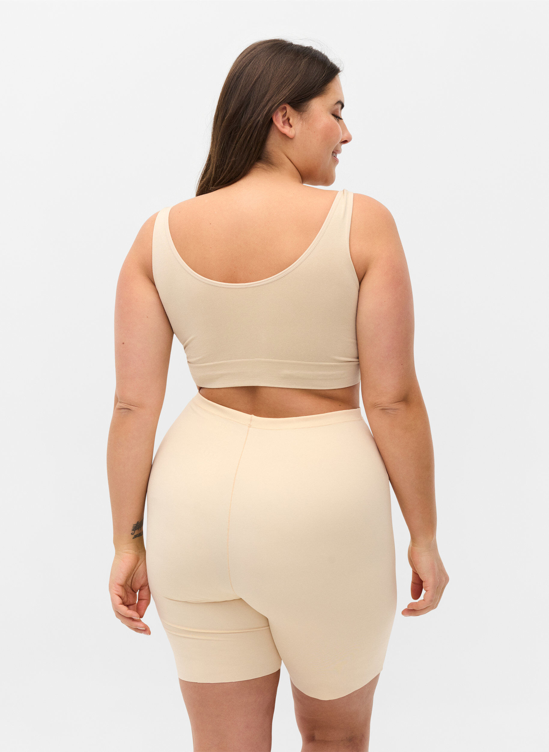 Zizzi Short shapewear l&eacute;ger &agrave; taille haute, Beige, Model image number 1