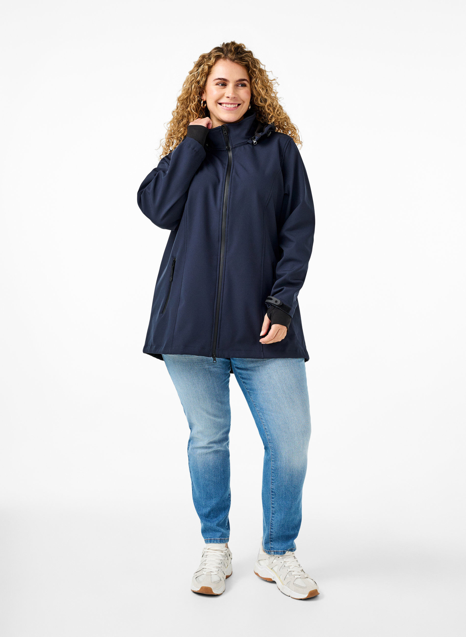 Zizzi Veste courte softshell avec capuche amovible, Bleu, Model image number 1