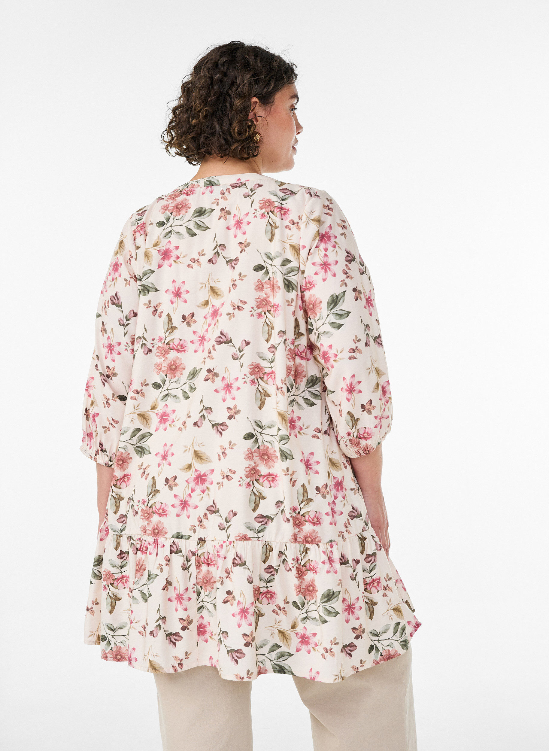 ZizziTunique coupe &eacute;vas&eacute;e en viscose avec manches 3/4, Vanille, Model image number 2