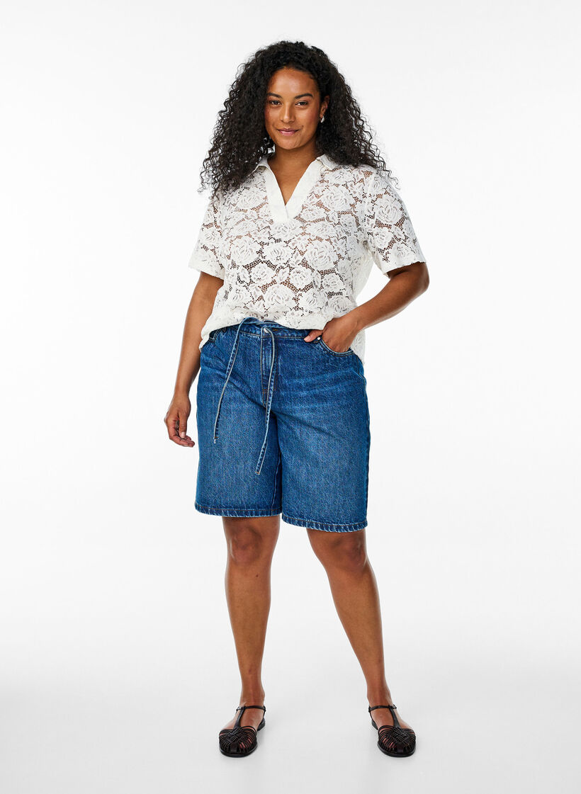 Chemisier en dentelle avec un col et un décolleté en V, Vanille, Model image number 1