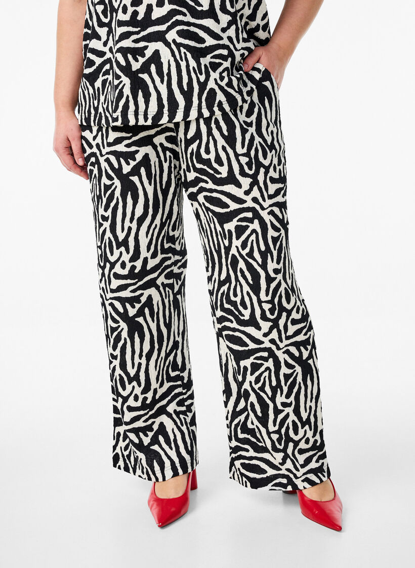 Pantalon imprimé motif zèbre, Noir, Model image number 2