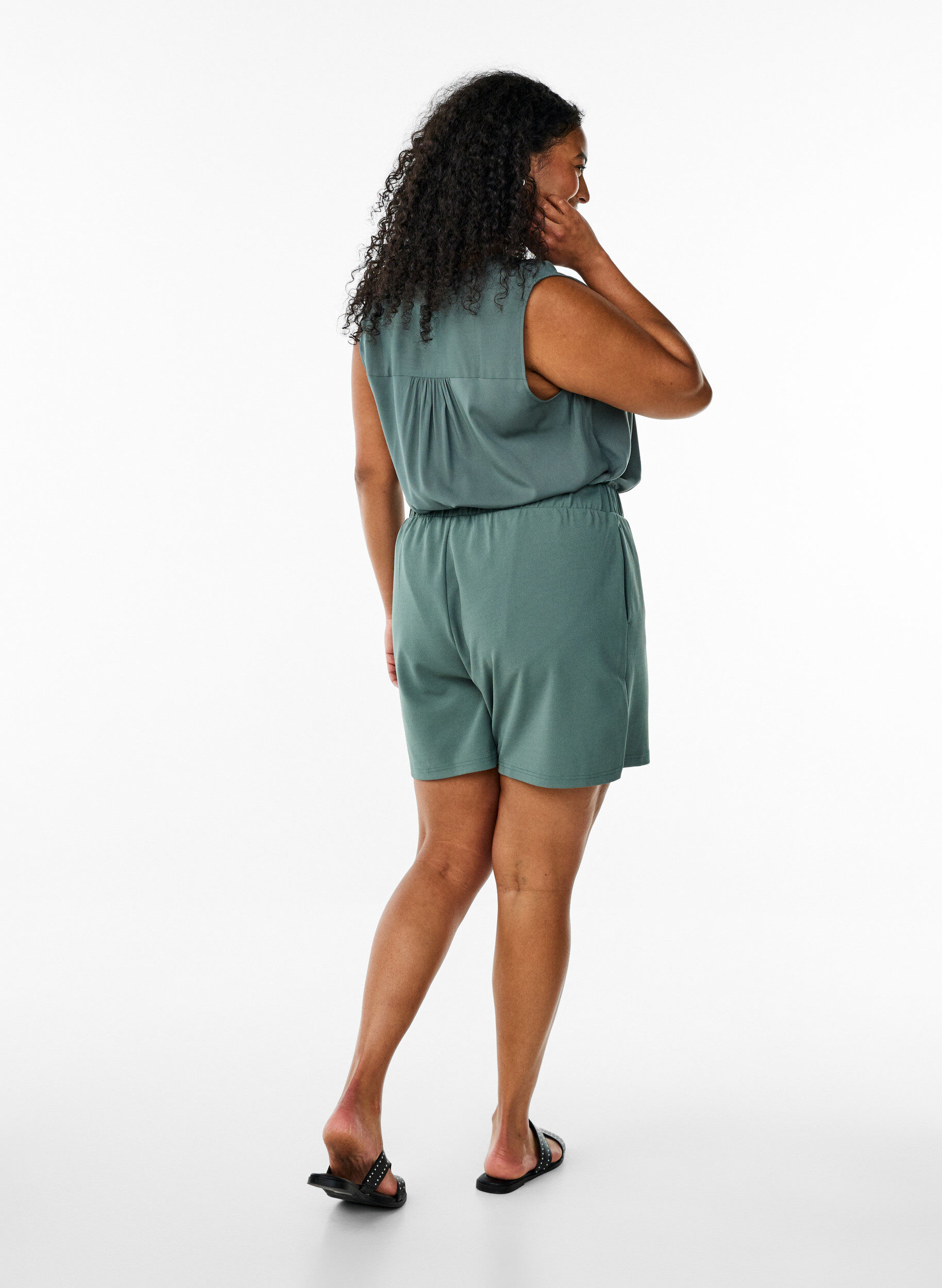 ZizziShorts amples avec des poches, Vert fonc&eacute;, Model image number 1