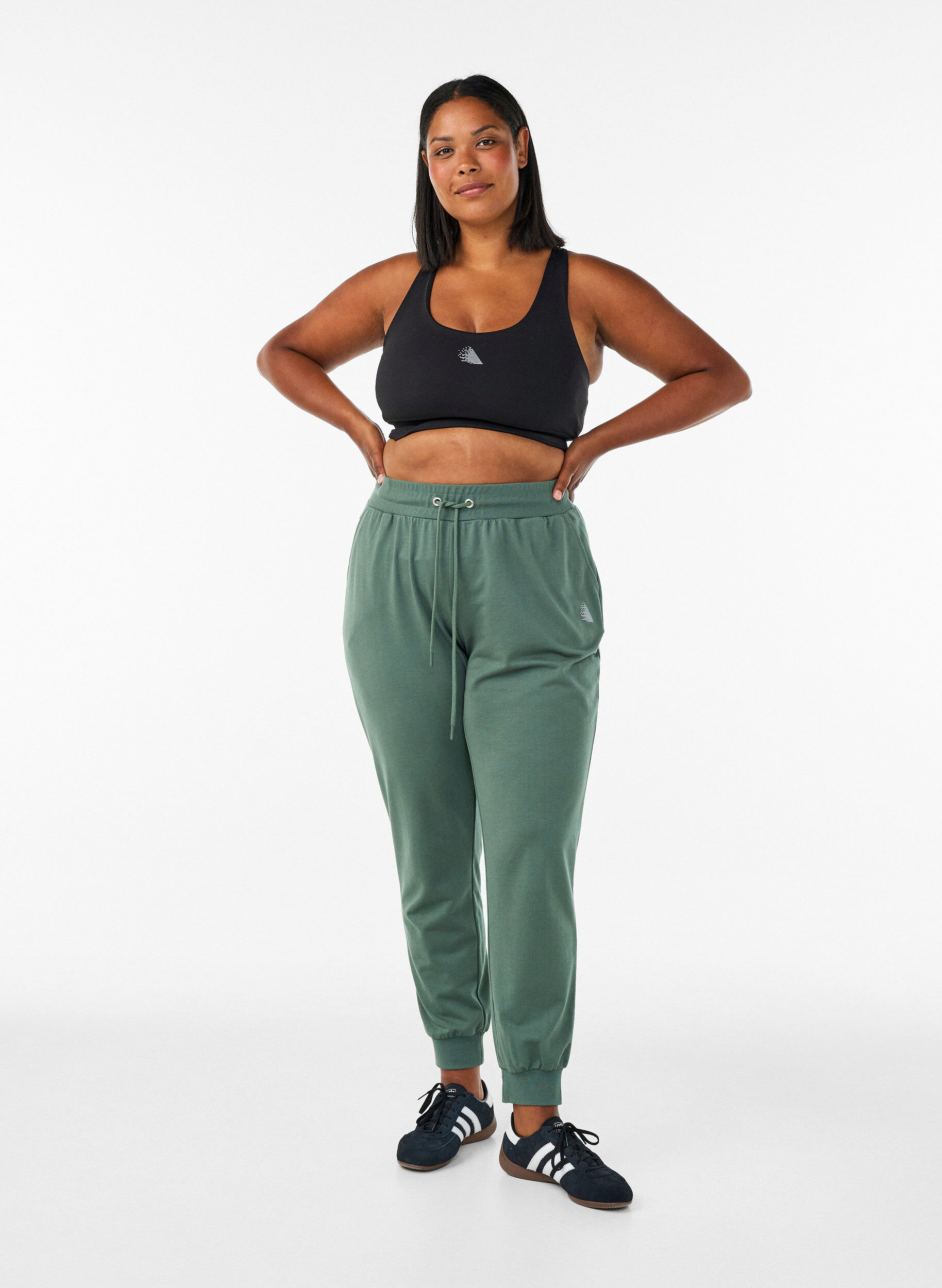 Pantalon de sport ample avec des poches, Vert, Model