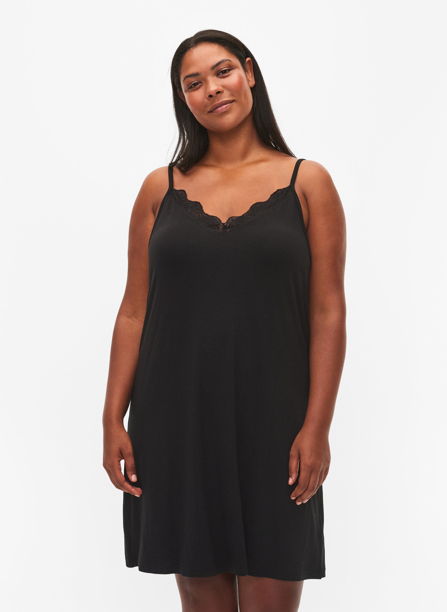 Chemise de nuit avec bord dentelle en viscose, Noir, Model