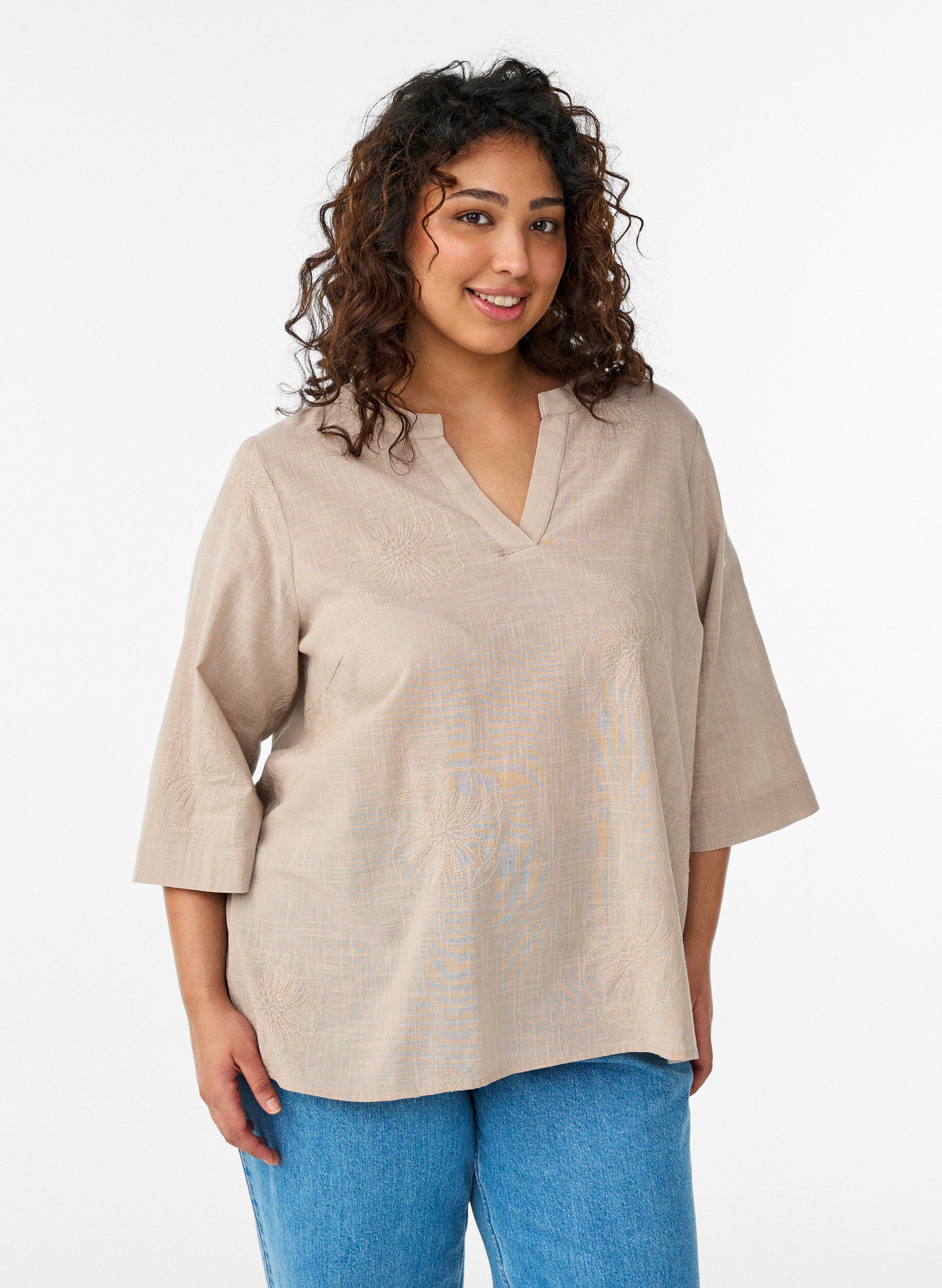 Blouse en coton avec d&eacute;tails brod&eacute;s et manches 3/4, Beige, Model