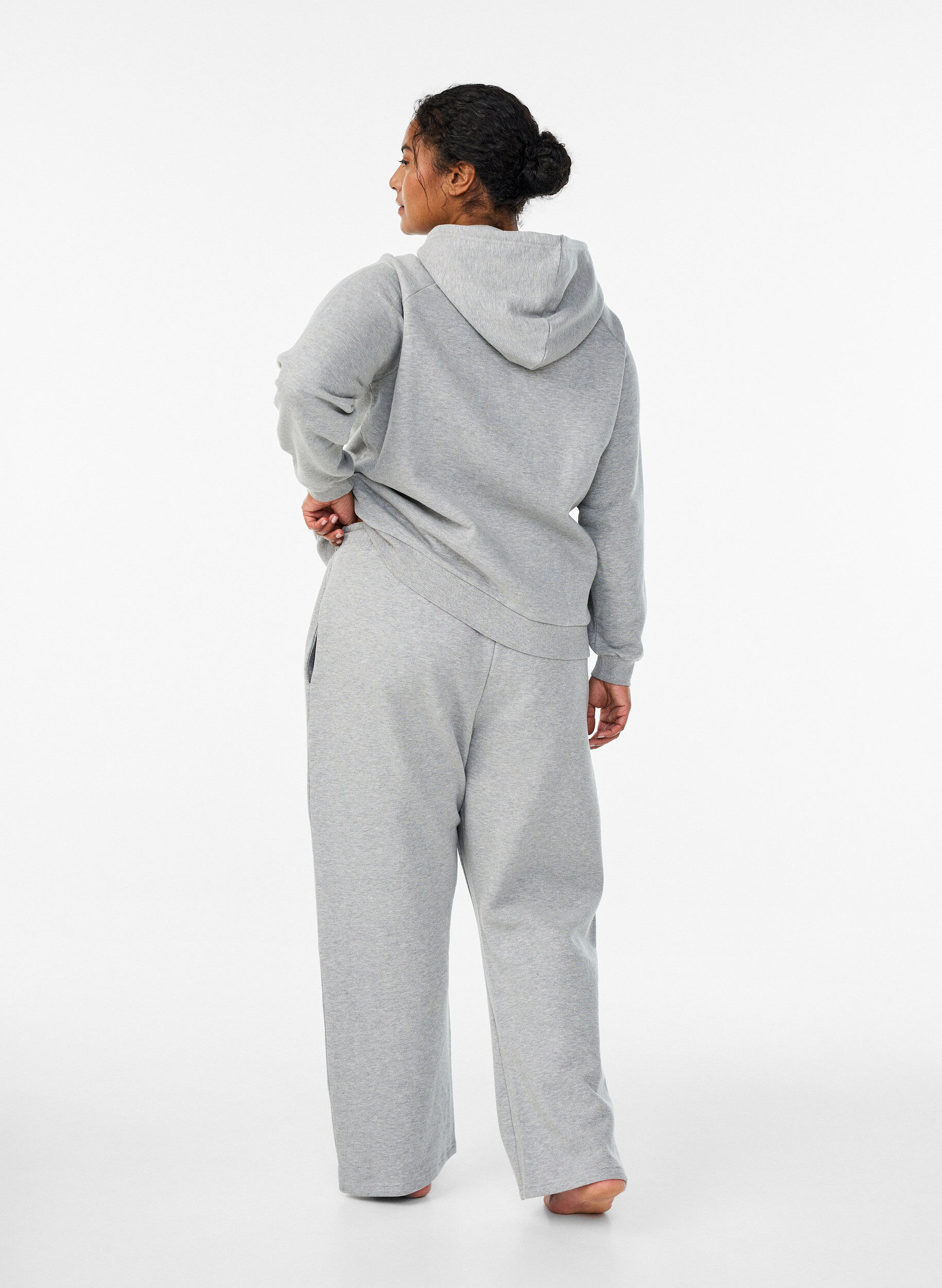 Zizzi Pantalon de jogging taille haute avec int&eacute;rieur bross&eacute;, Gris, Model image number 1