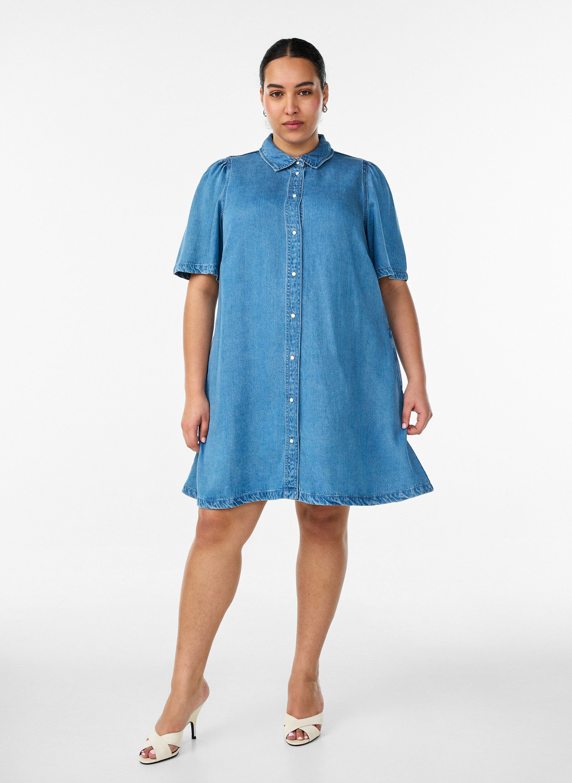 ZizziRobe en jean en lyocell avec boutons et manches courtes, Bleu Clair, Model image number 1