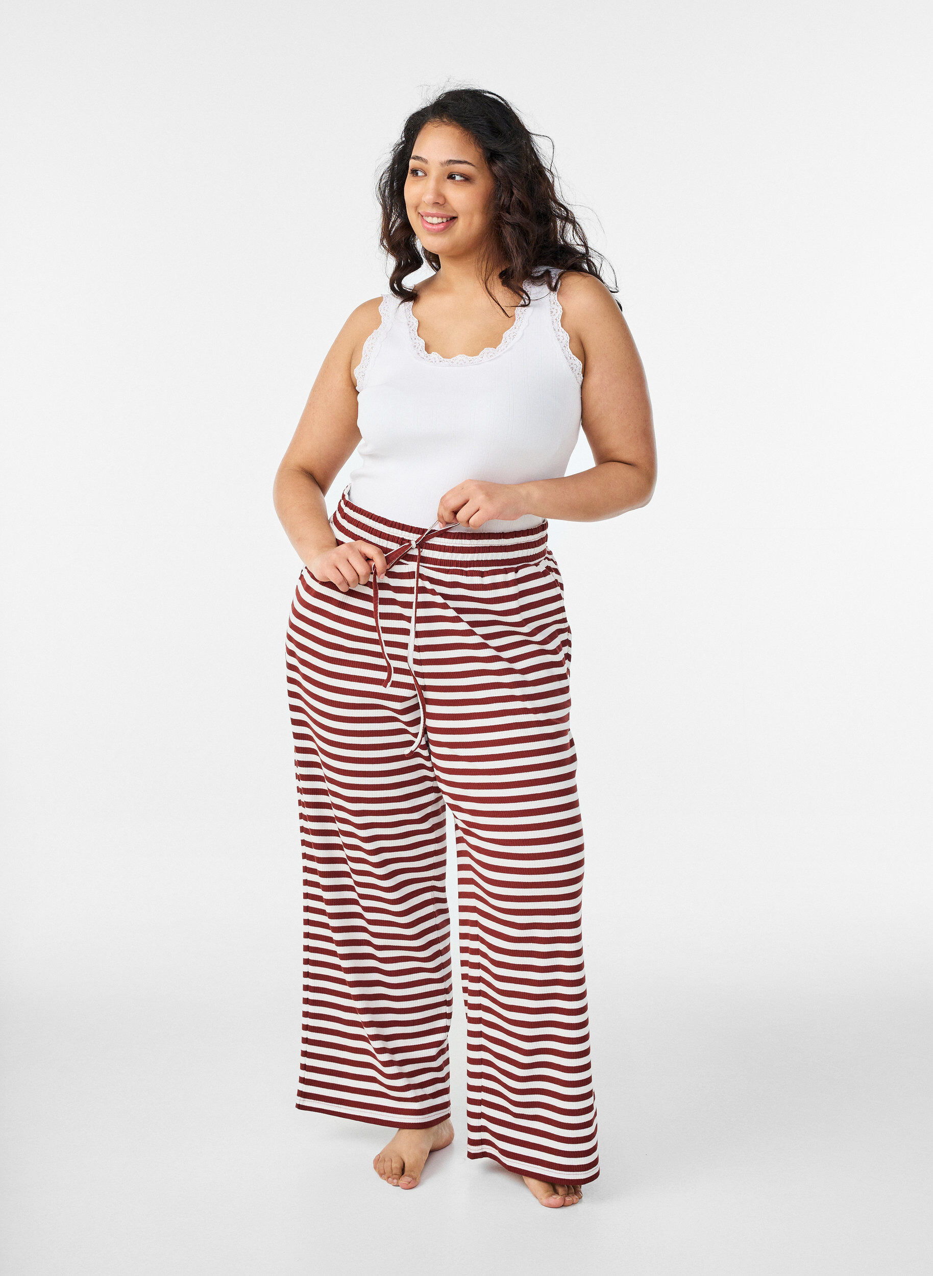 Pantalon de pyjama ray&eacute; &agrave; taille haute et coupe ample, Rouge, Model