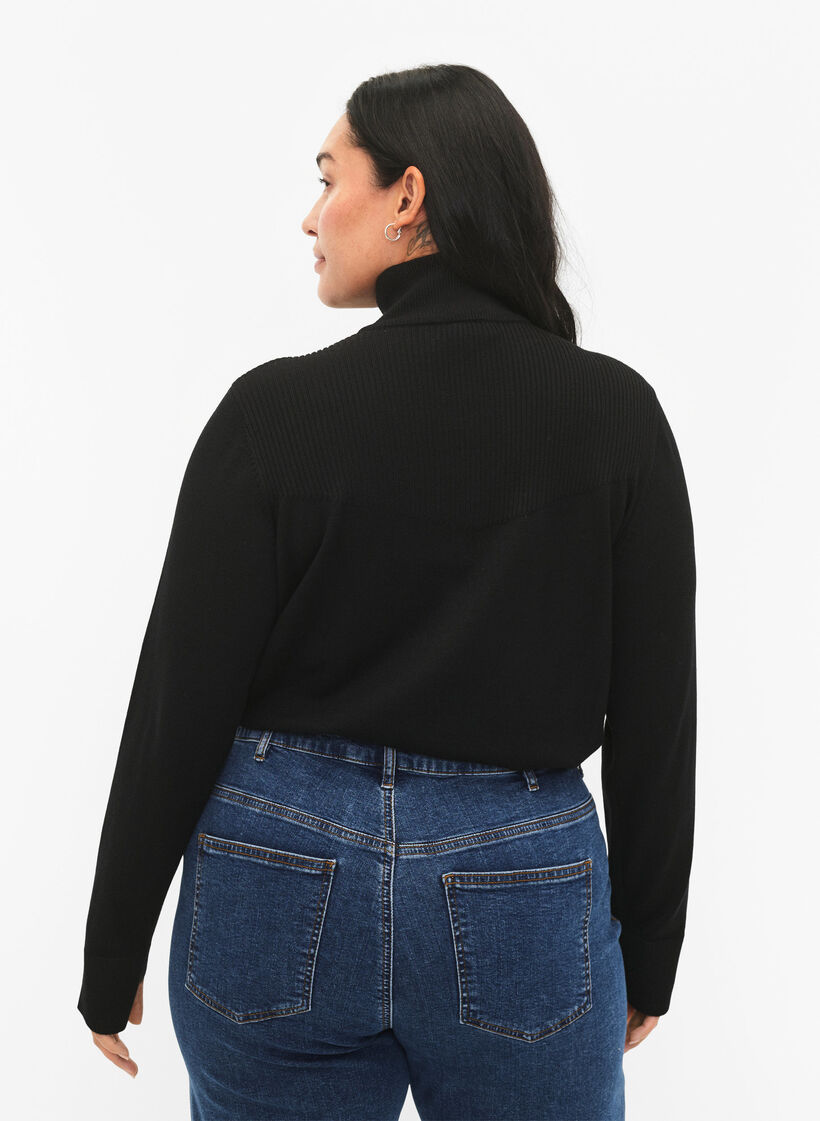 Pull en viscose avec col haut et fermeture éclair, Black, Model image number 1