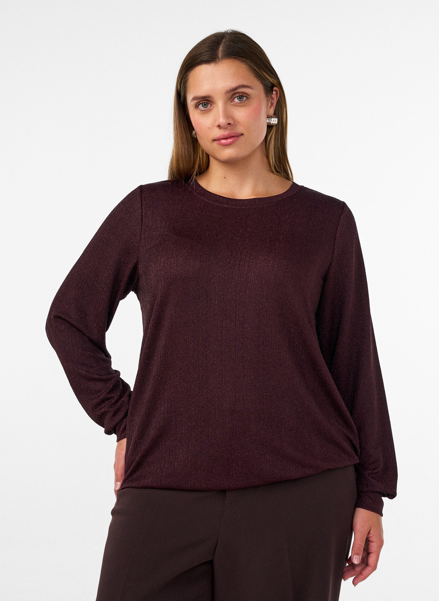 Blouse avec texture verticale et fils scintillants, Bordeaux, Model