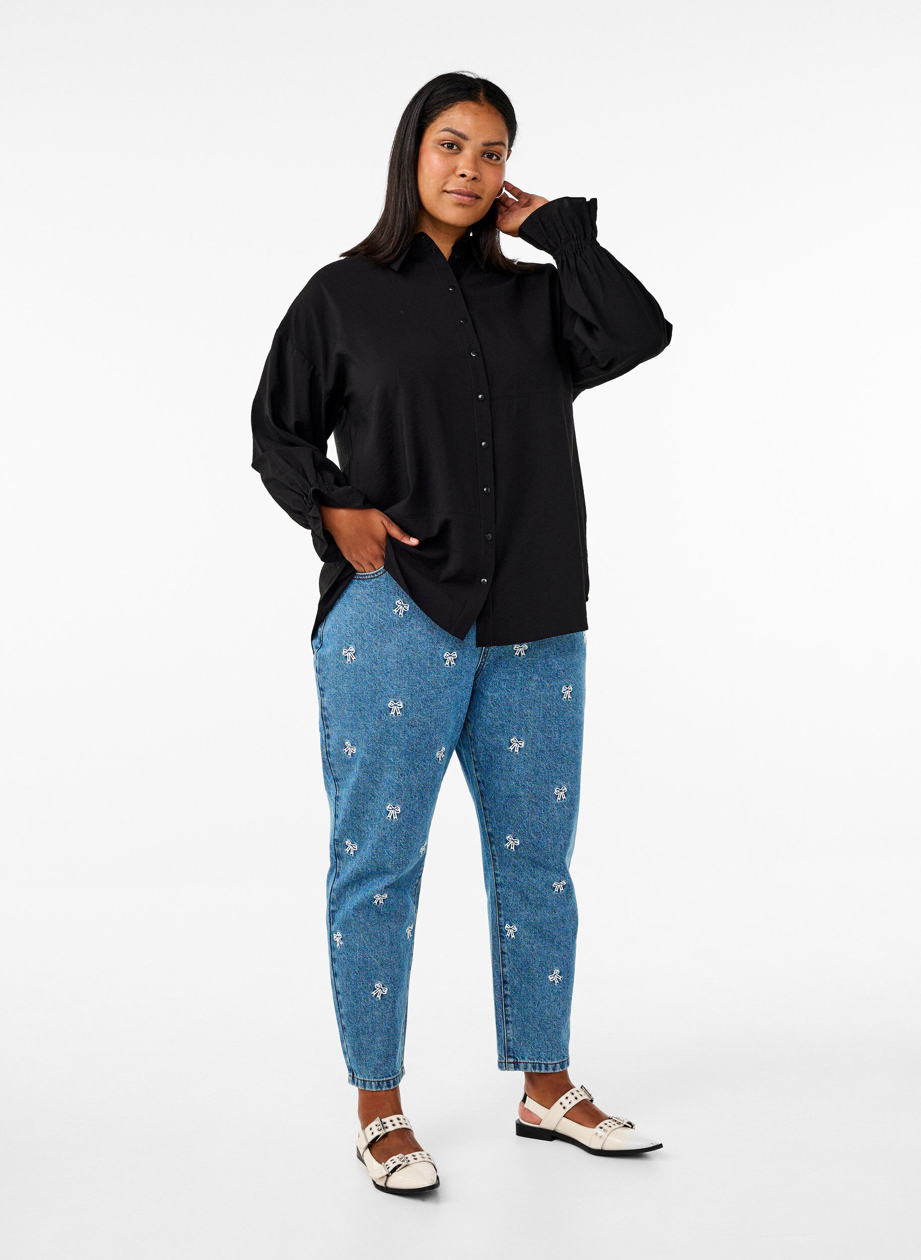 Zizzi Chemise &agrave; manches longues &agrave; volants, Noir, Model image number 1