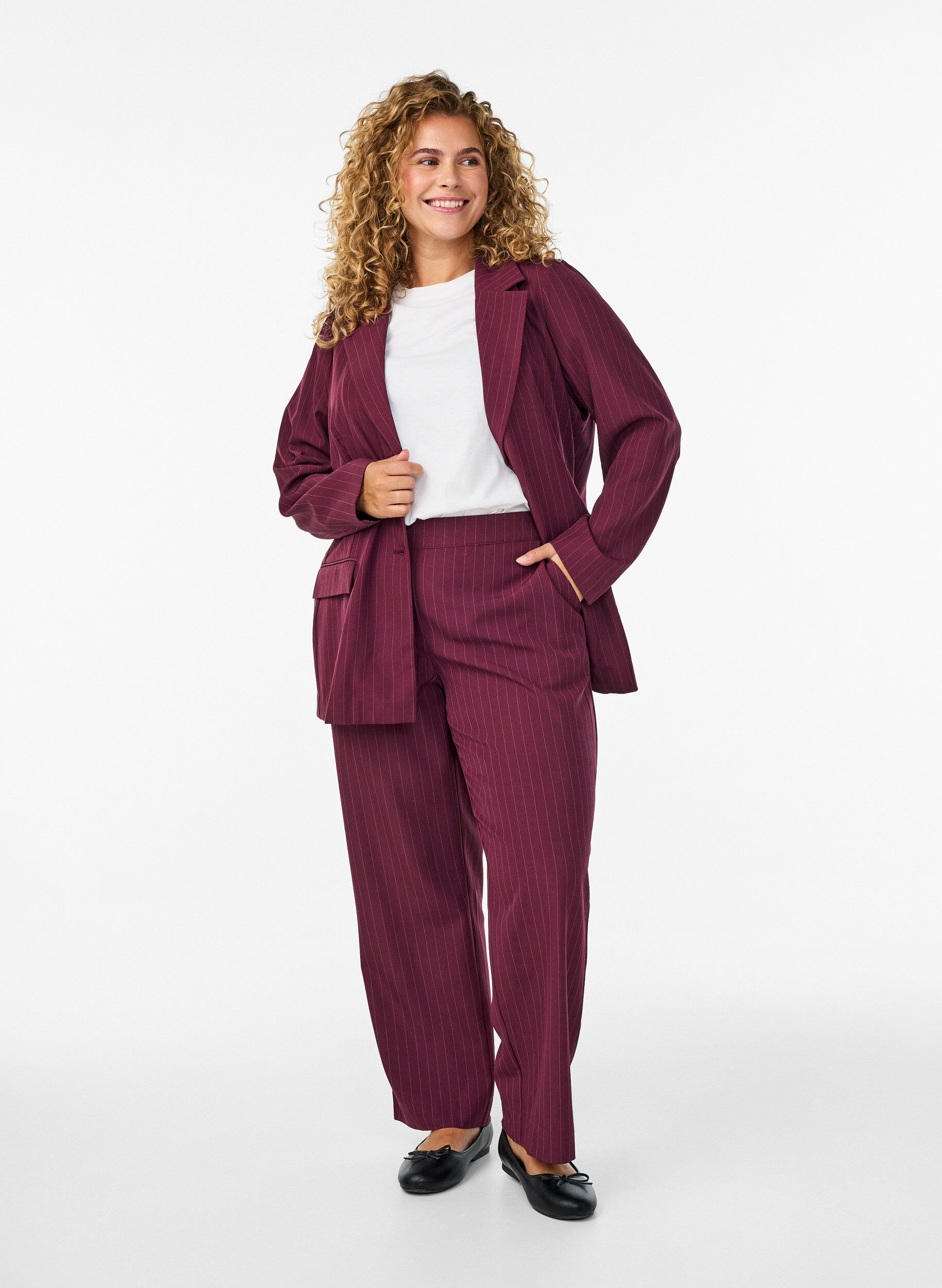 Zizzi FLASH - Pantalon ample avec poches, Bordeaux, Model image number 0