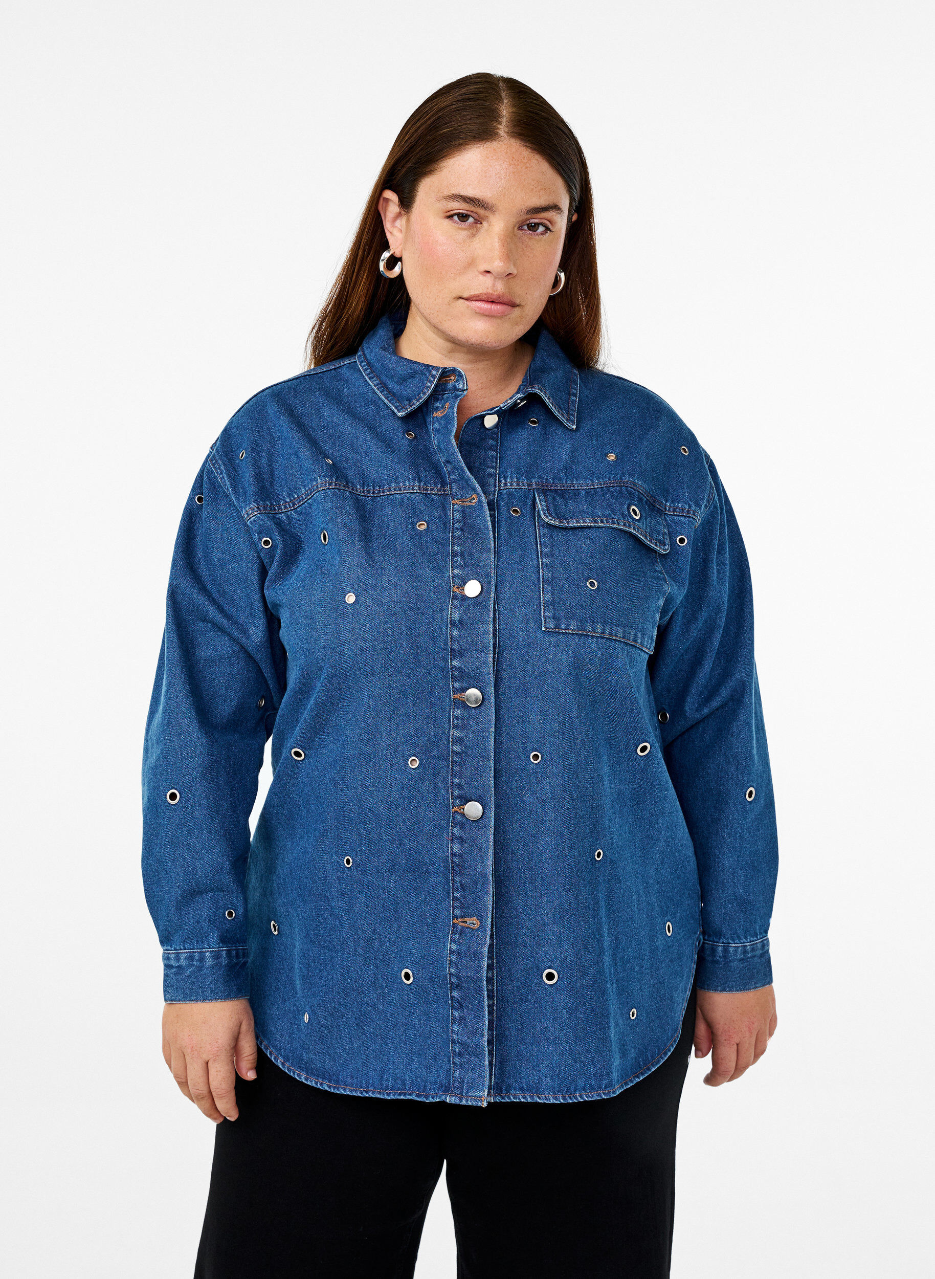 Zizzi Chemise en denim avec &oelig;illets, Bleu, Model image number 0