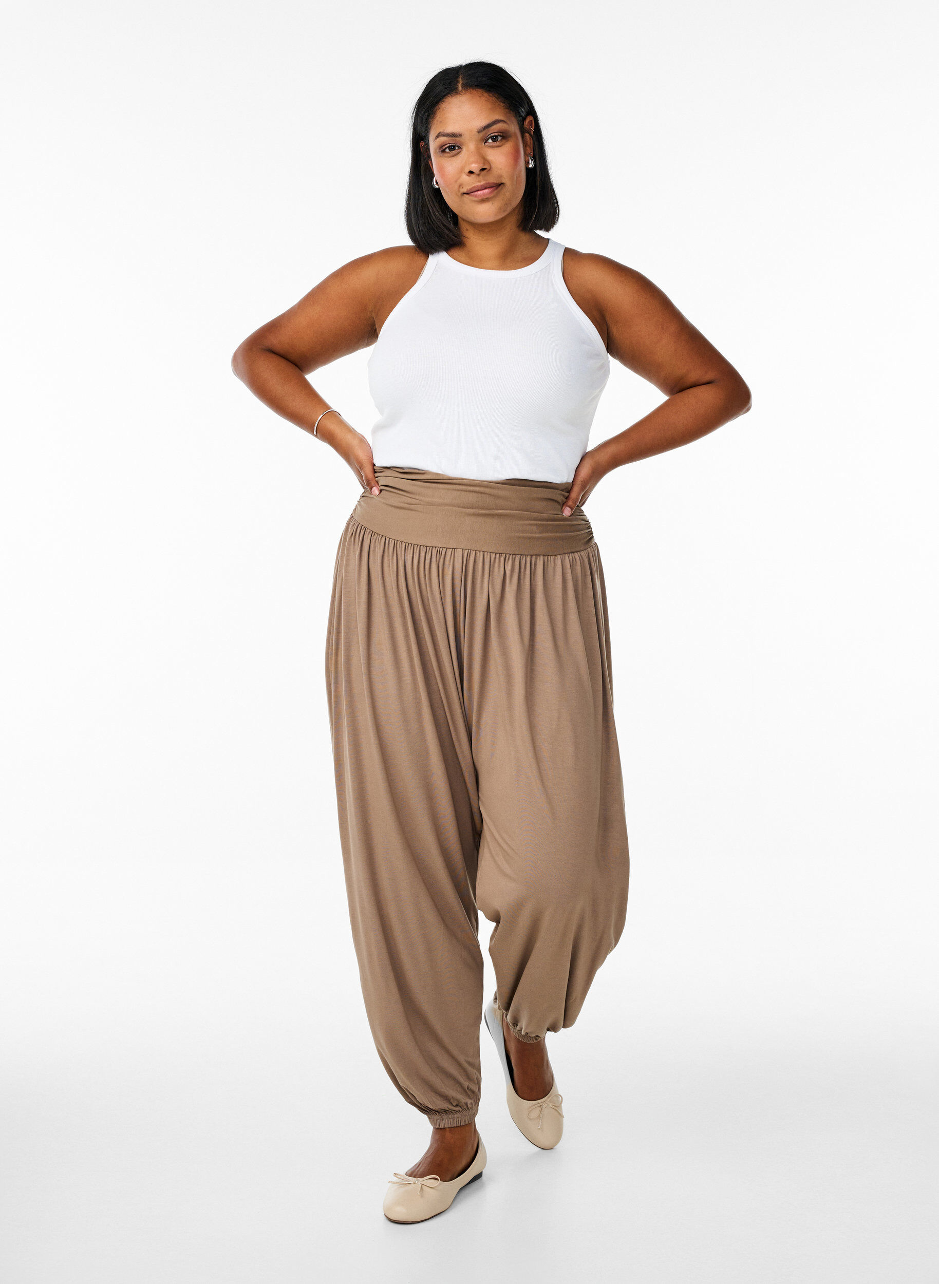 Zizzi Pantalon sarouel ample, Marron, Model image number 0