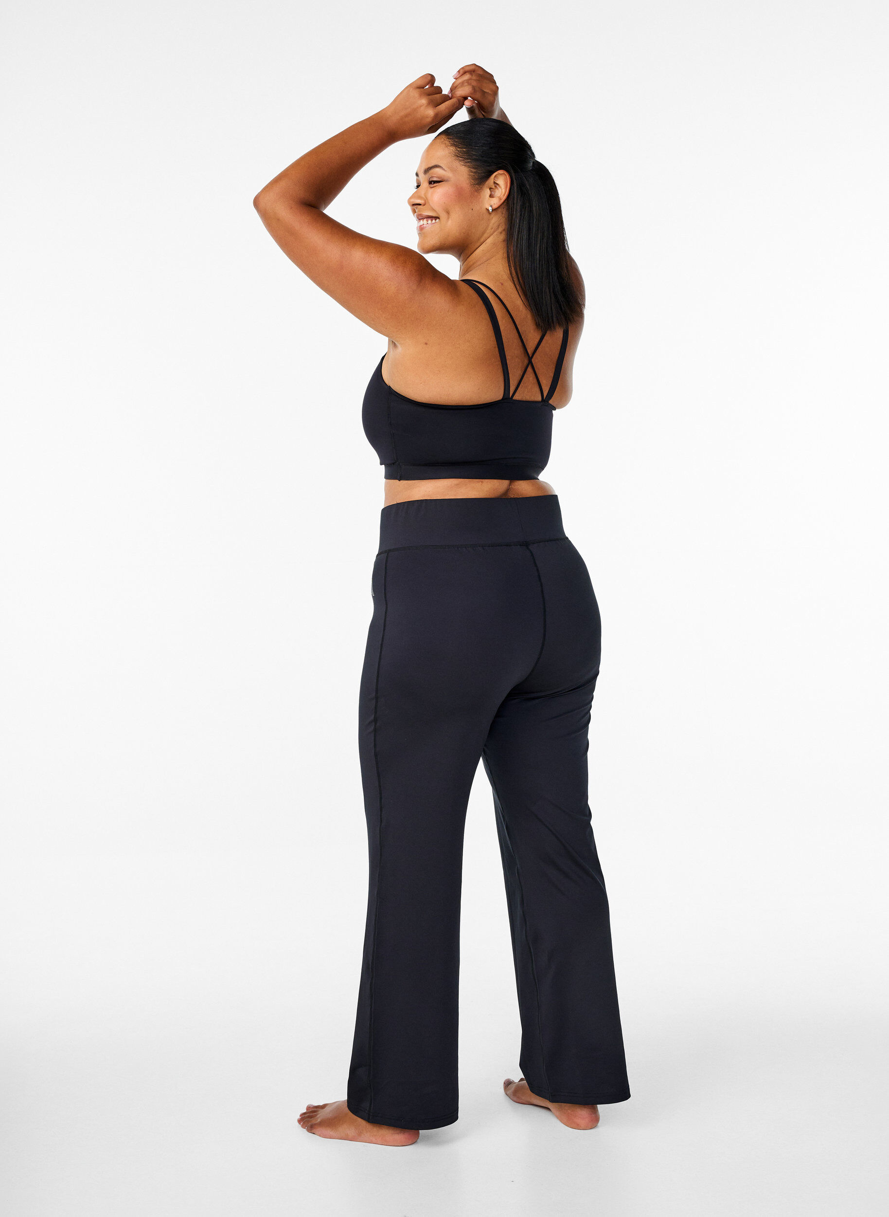 Zizzi Pantalon de sport &eacute;vas&eacute;, Noir, Model image number 2