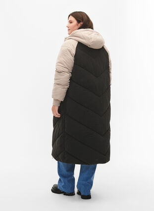 Veste d'hiver longue à capuche avec blocs de couleurs, Black Comb, Model image number 1