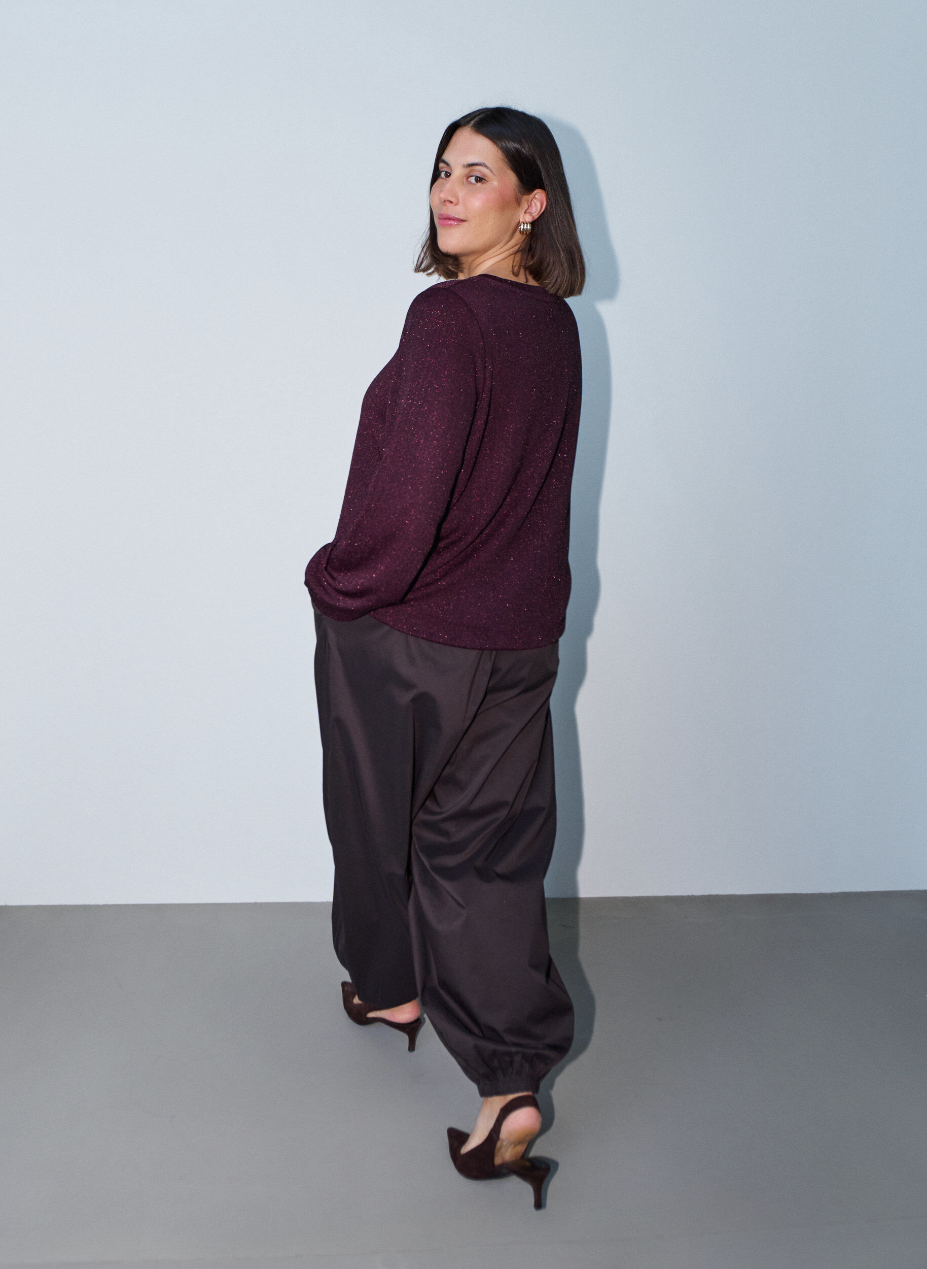 ZizziBlouse avec texture verticale et fils scintillants, Bordeaux, Model image number 2