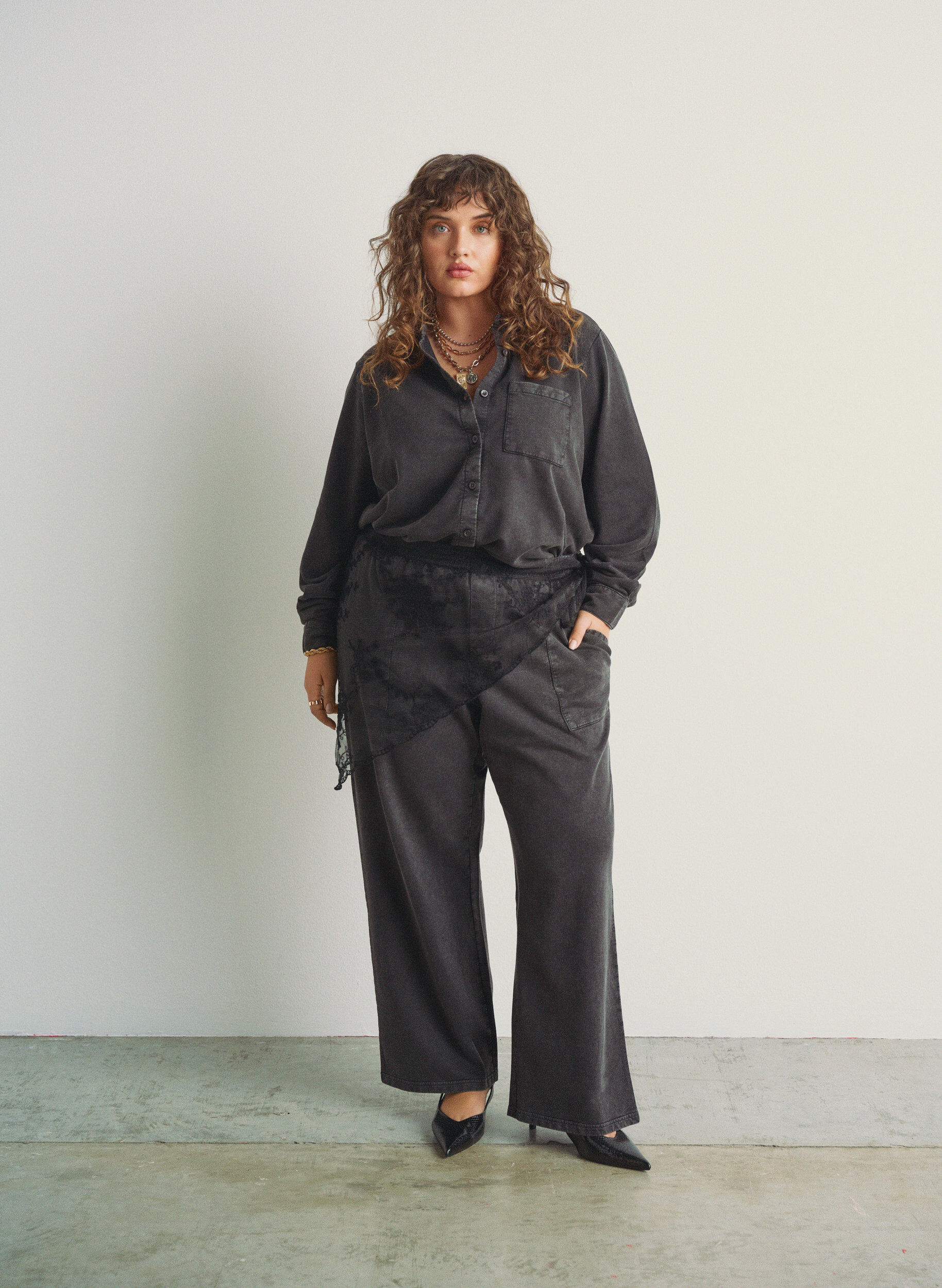 Zizzi Pantalon de jogging coupe ample &agrave; effet d&eacute;lav&eacute;, Gris anthracite, Image image number 0